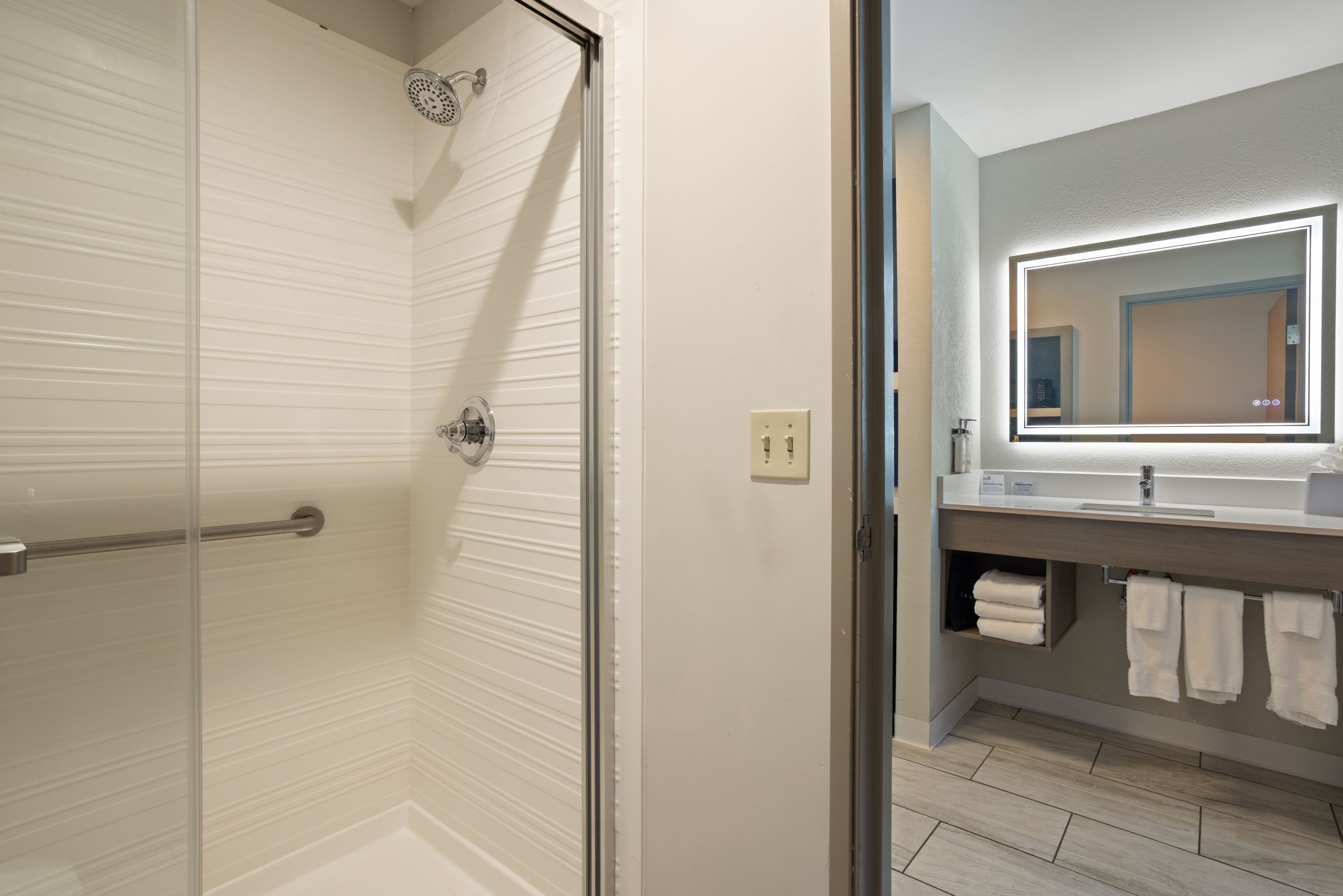 Holiday Inn Express & Suites Torrington — 8
