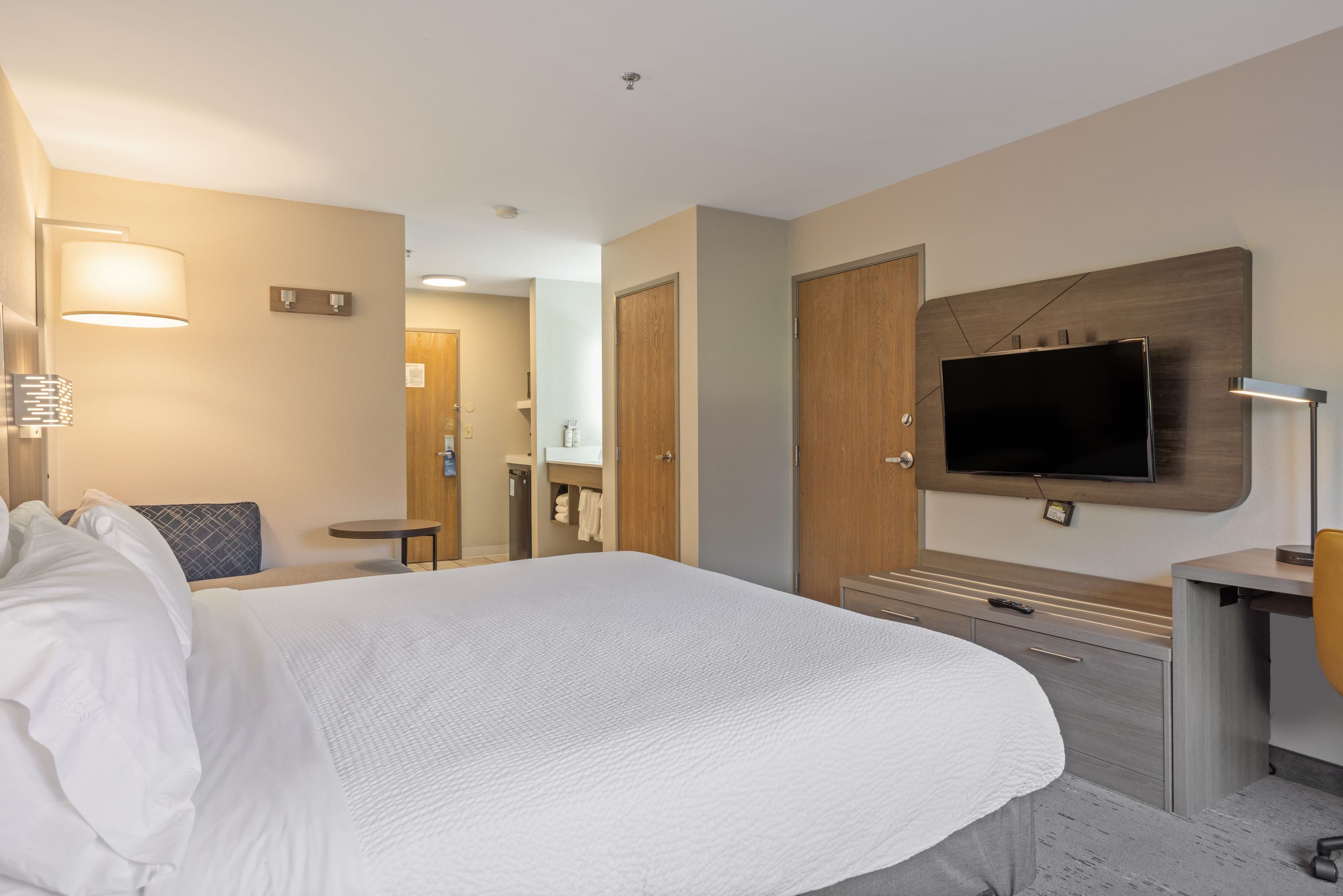 Holiday Inn Express & Suites Torrington — 11
