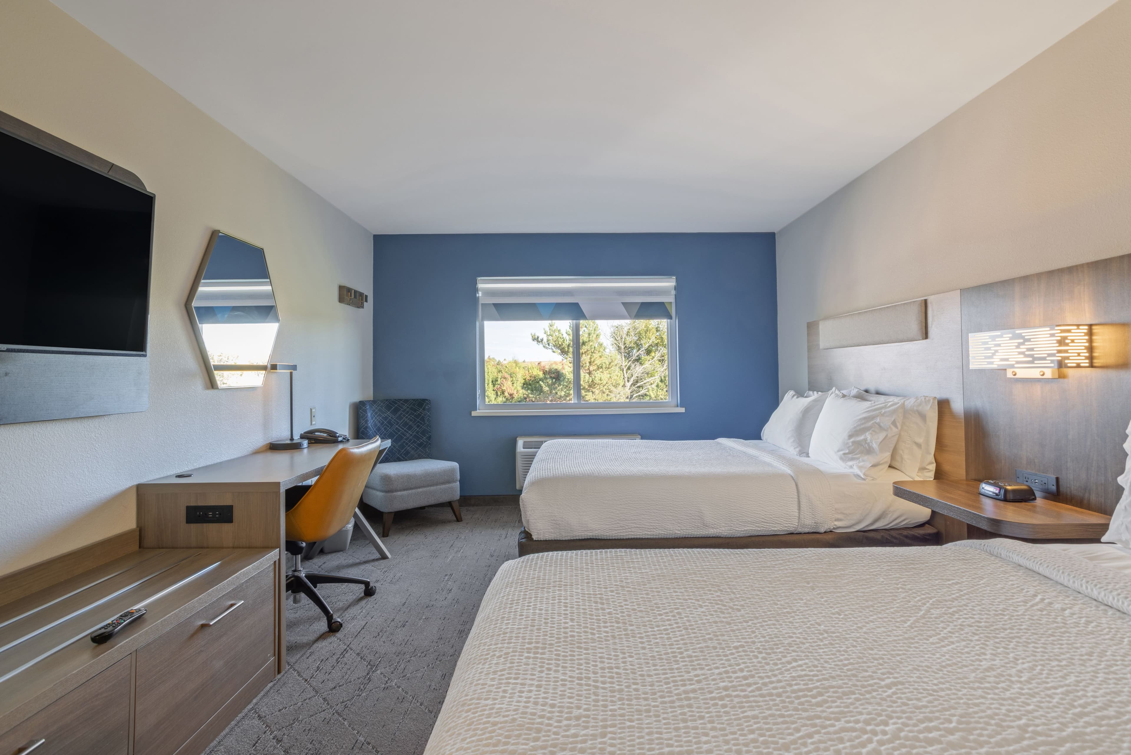 Holiday Inn Express & Suites Torrington — 27