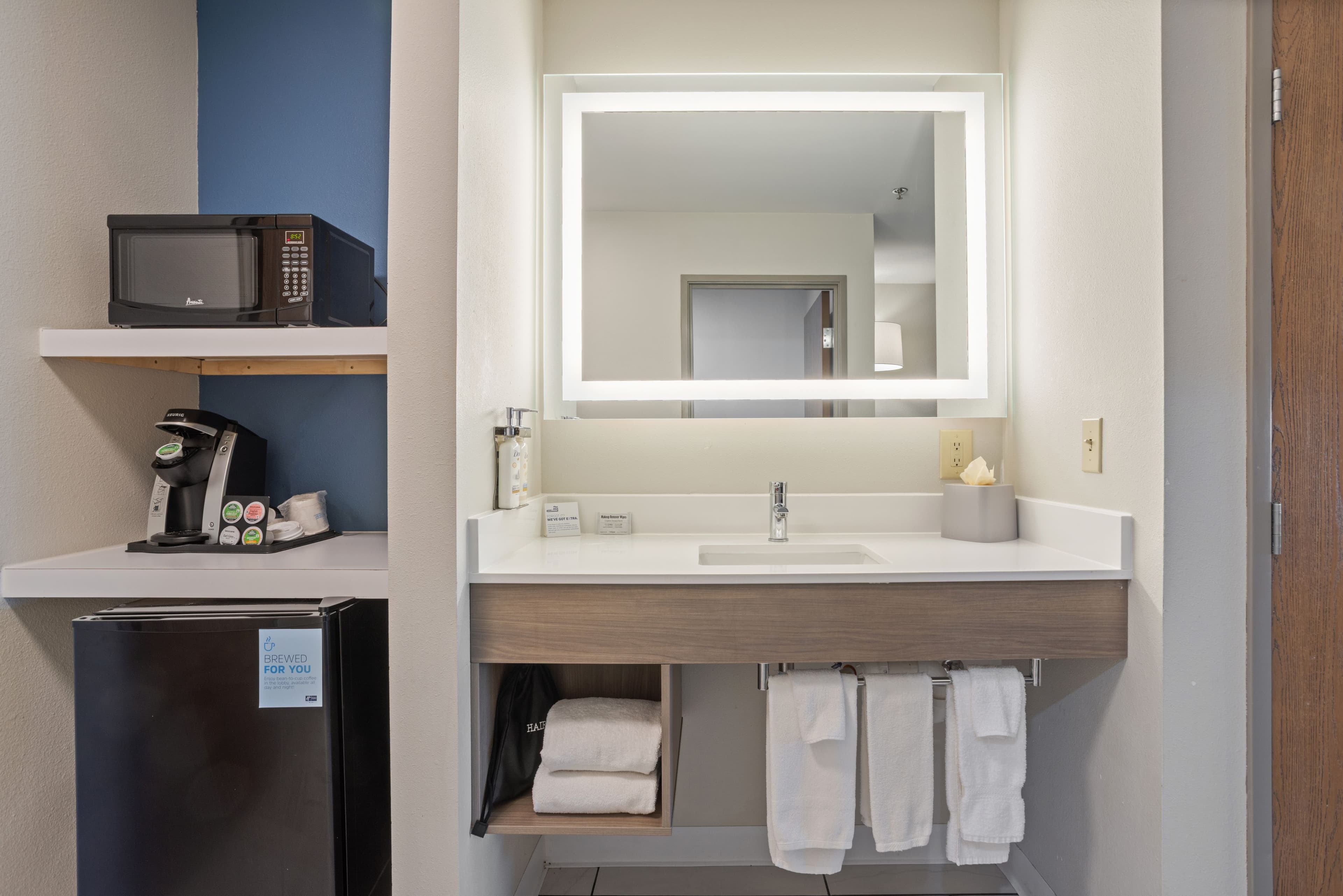 Holiday Inn Express & Suites Torrington — 10