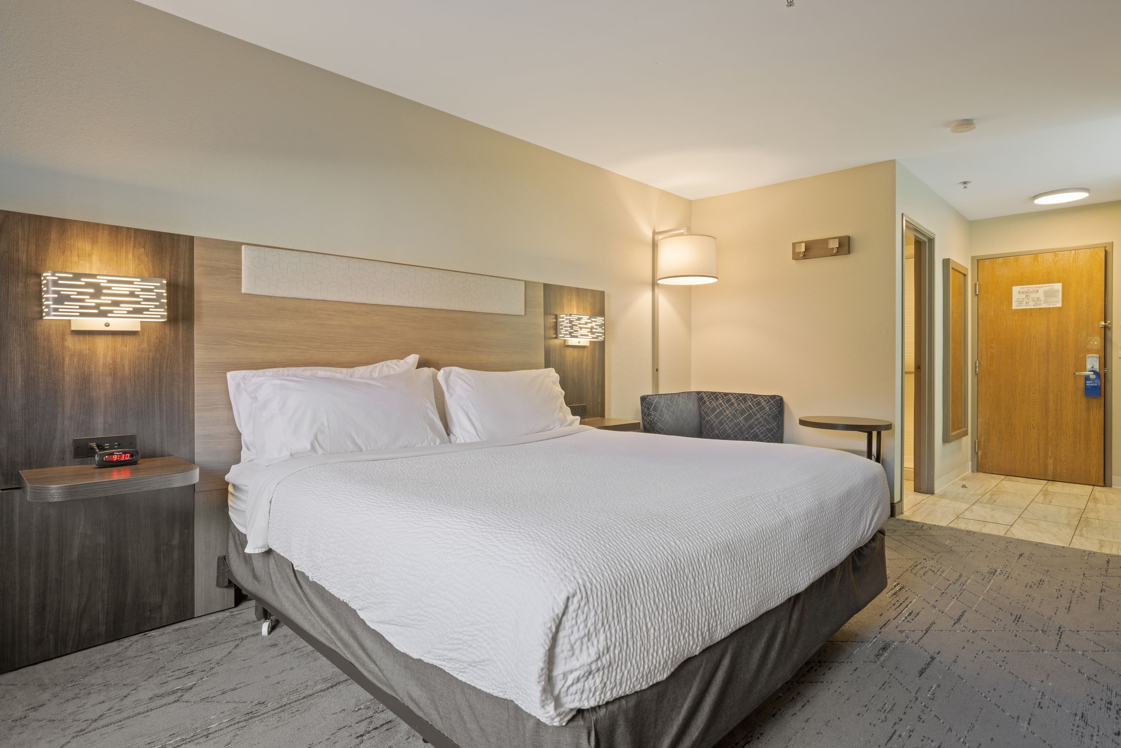 Holiday Inn Express & Suites Torrington — 7