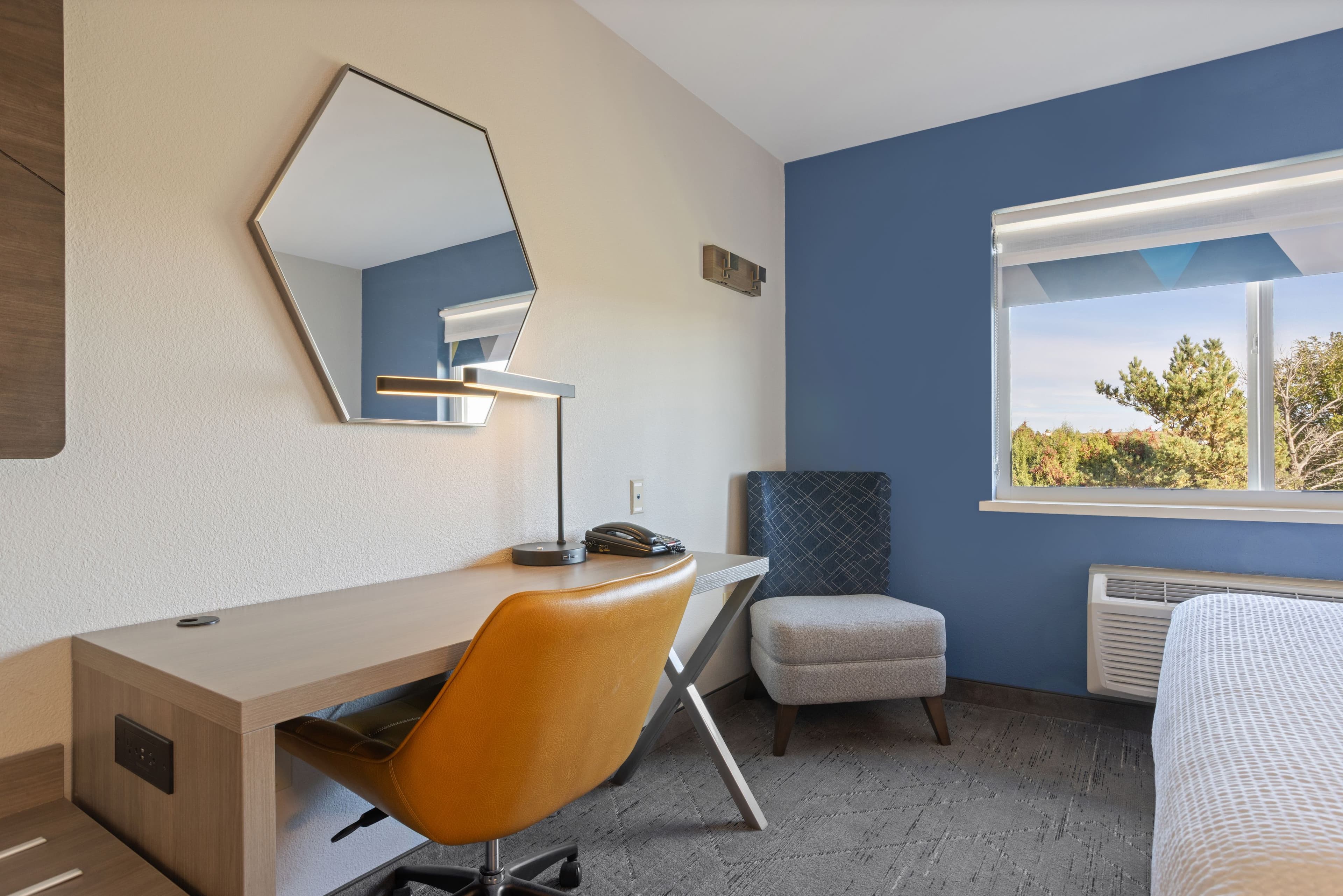 Holiday Inn Express & Suites Torrington — 6