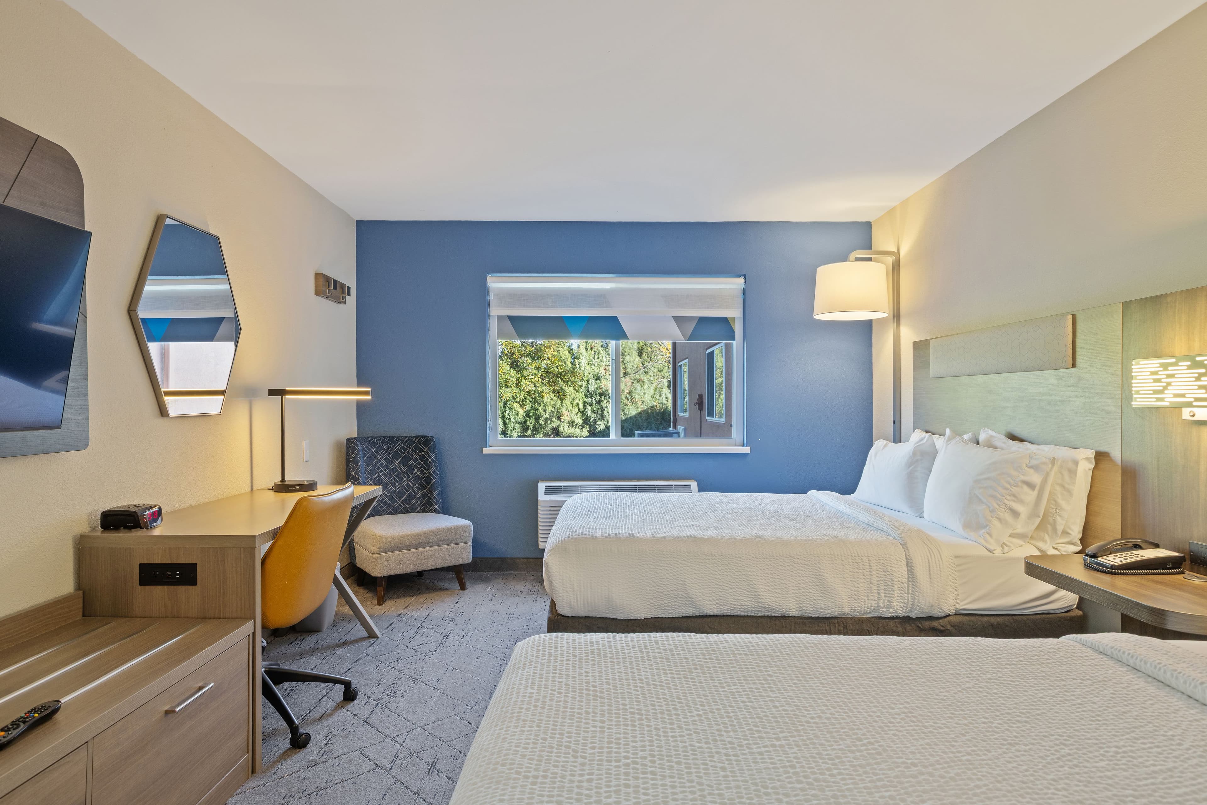 Holiday Inn Express & Suites Torrington — 15