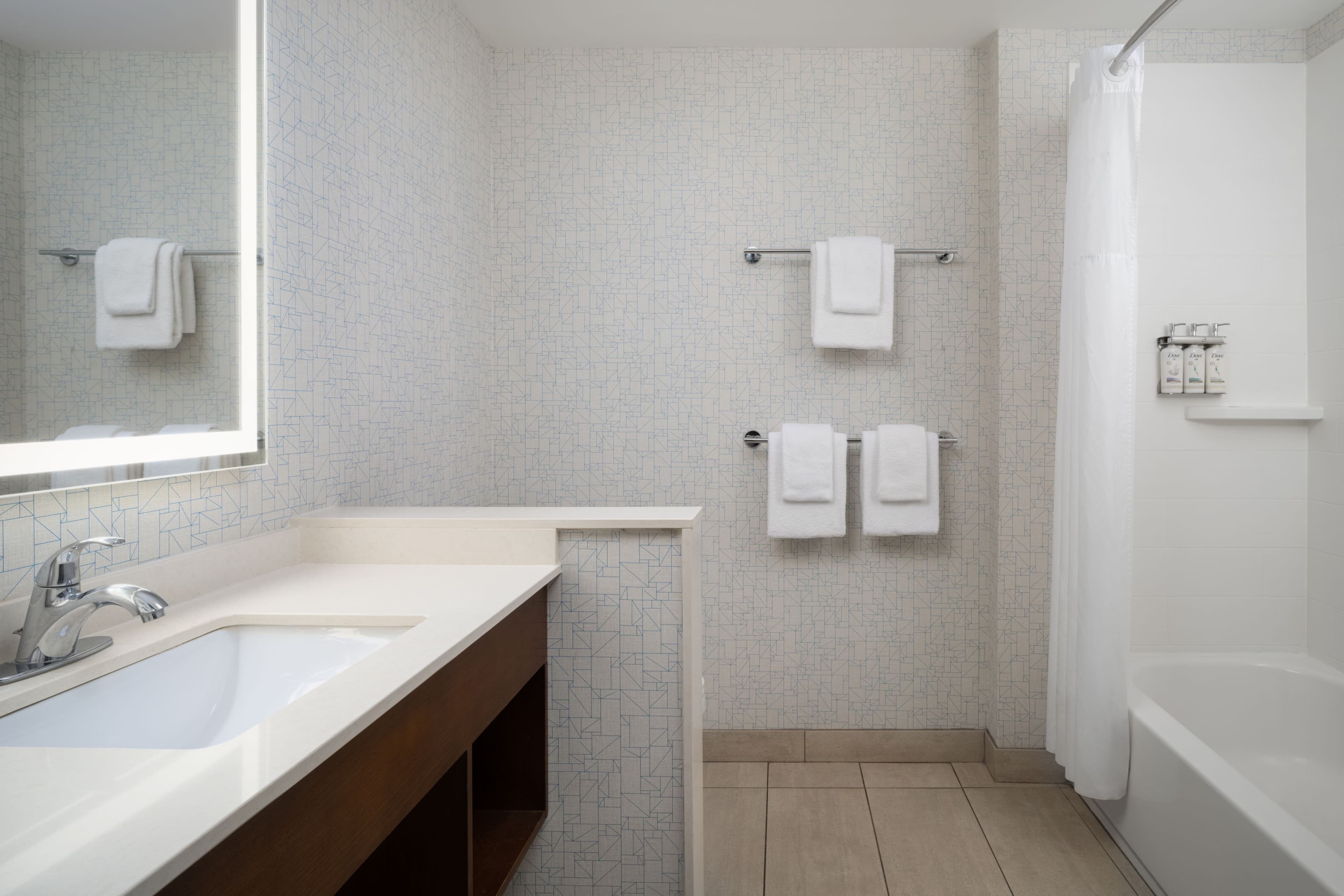 Holiday Inn Express & Suites Trinity - Image 4