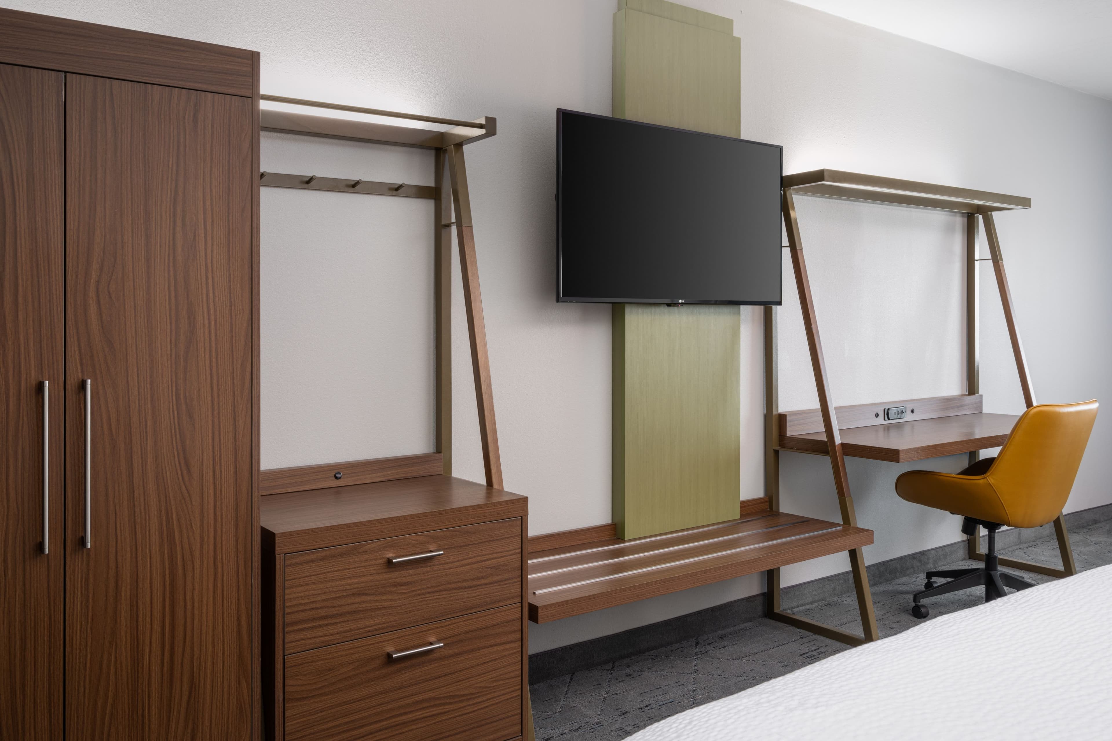 Holiday Inn Express & Suites Trinity - Image 3