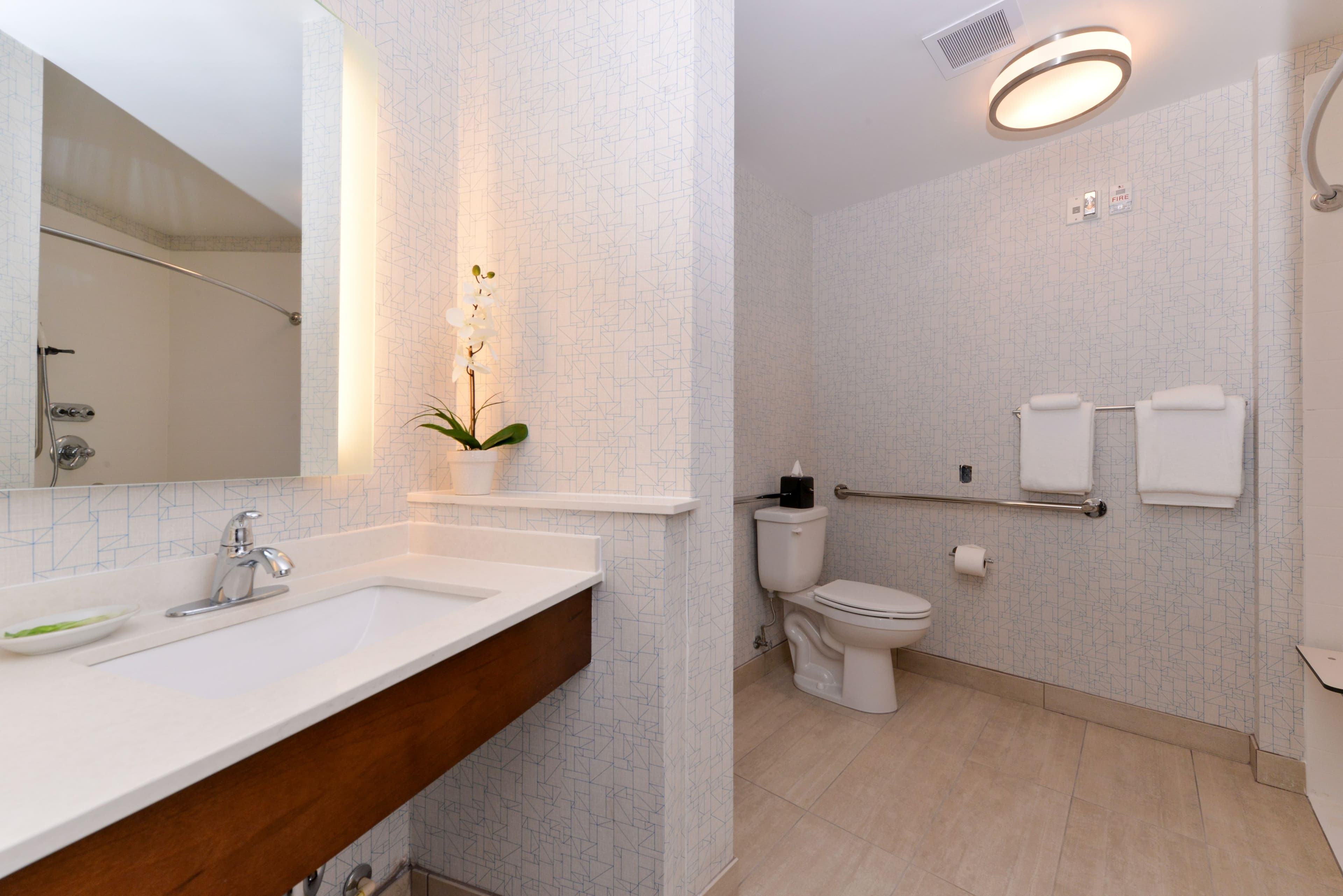 Holiday Inn Express & Suites Trinity — 14