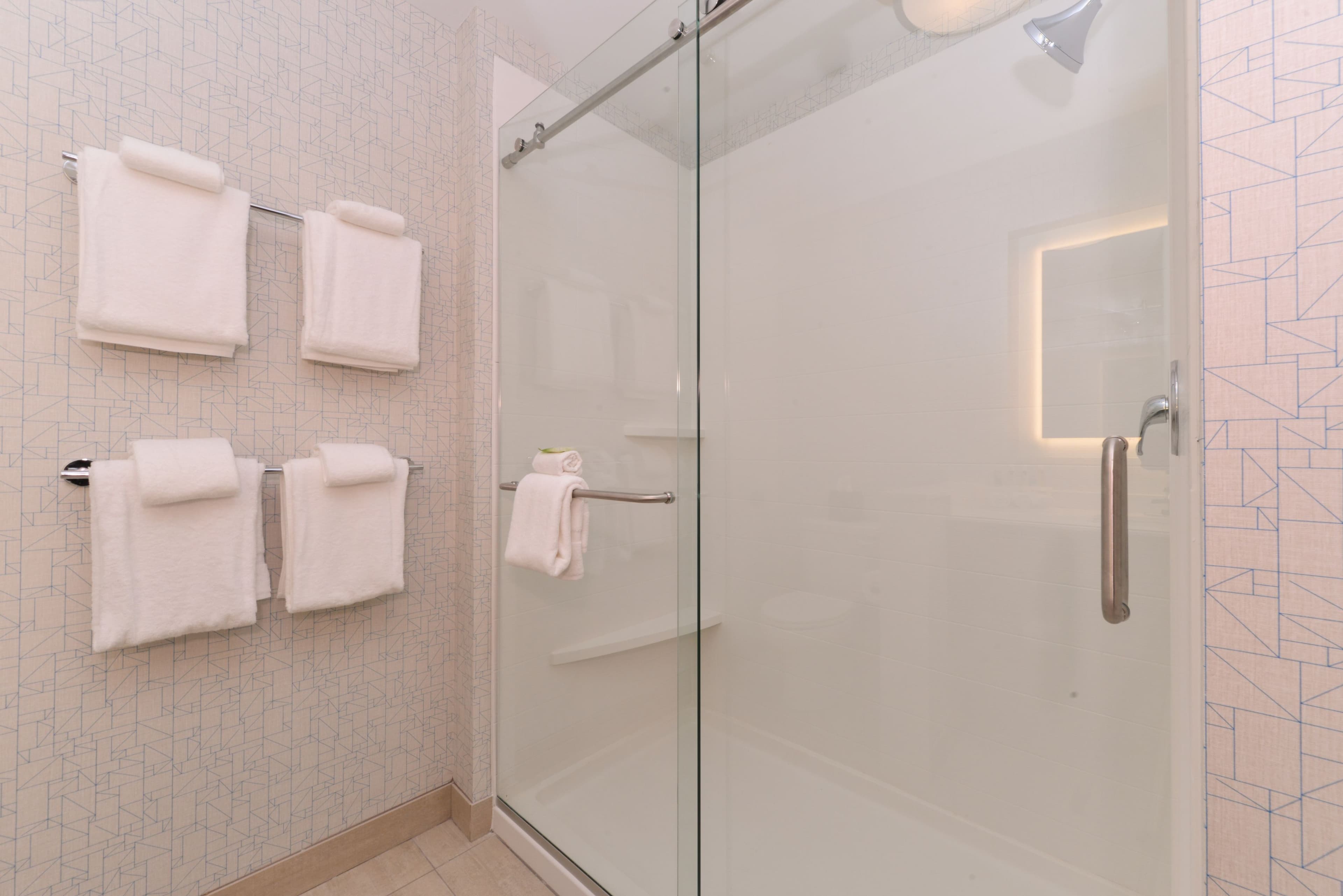 Holiday Inn Express & Suites Trinity - Image 2