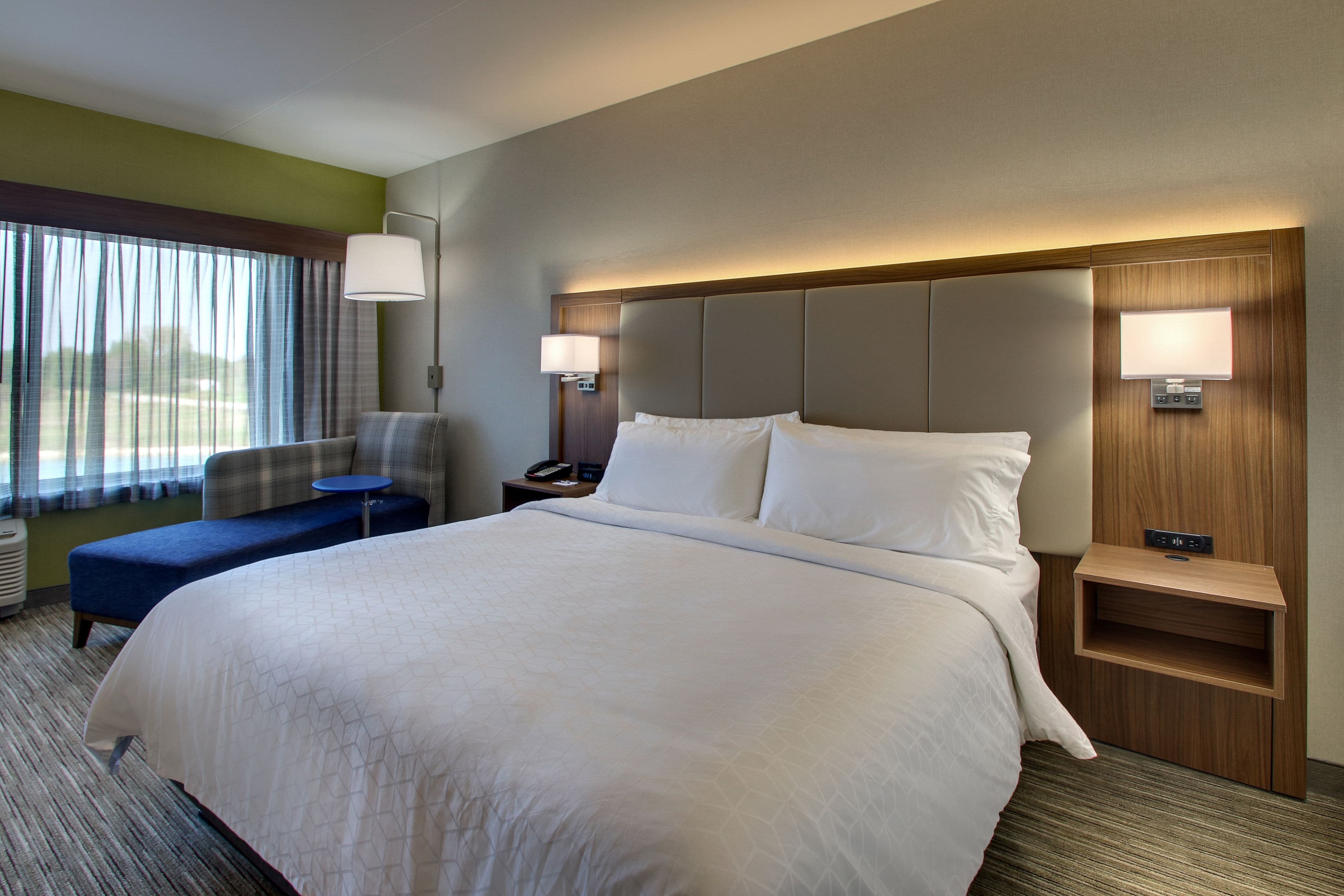 Holiday Inn Express & Suites Troy — 8