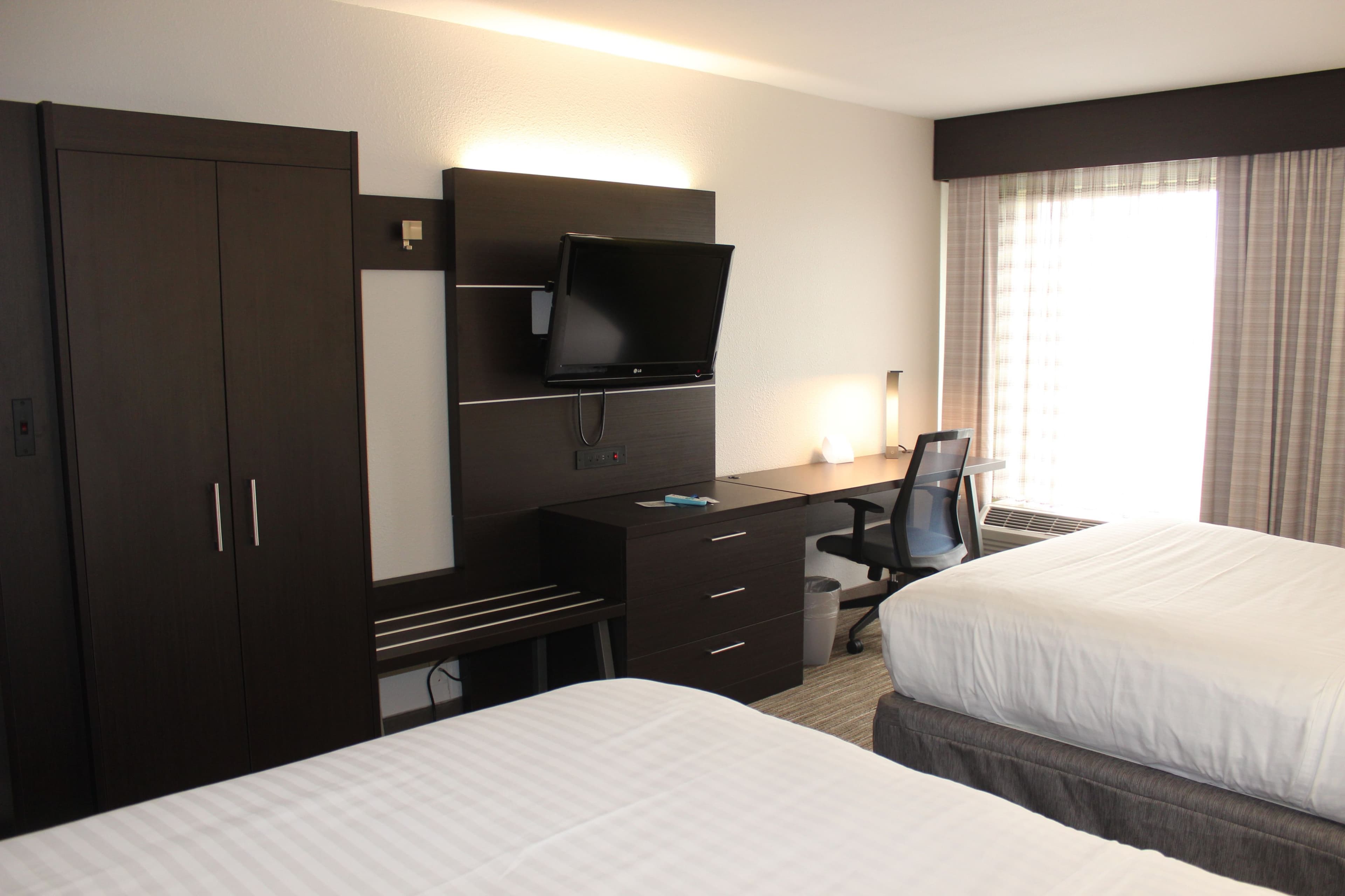 Holiday Inn Express & Suites Troy — 32