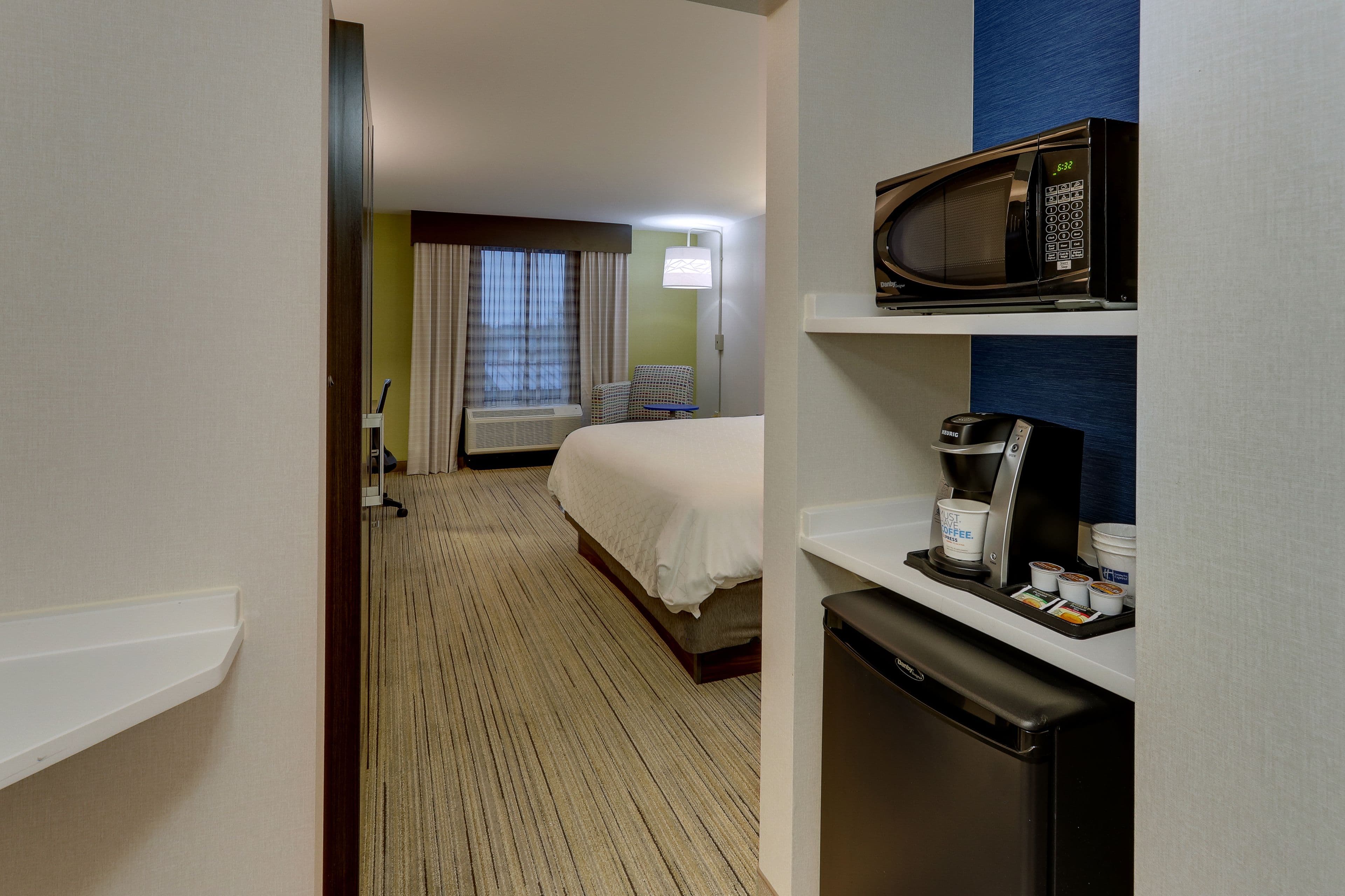 Holiday Inn Express & Suites Troy — 9