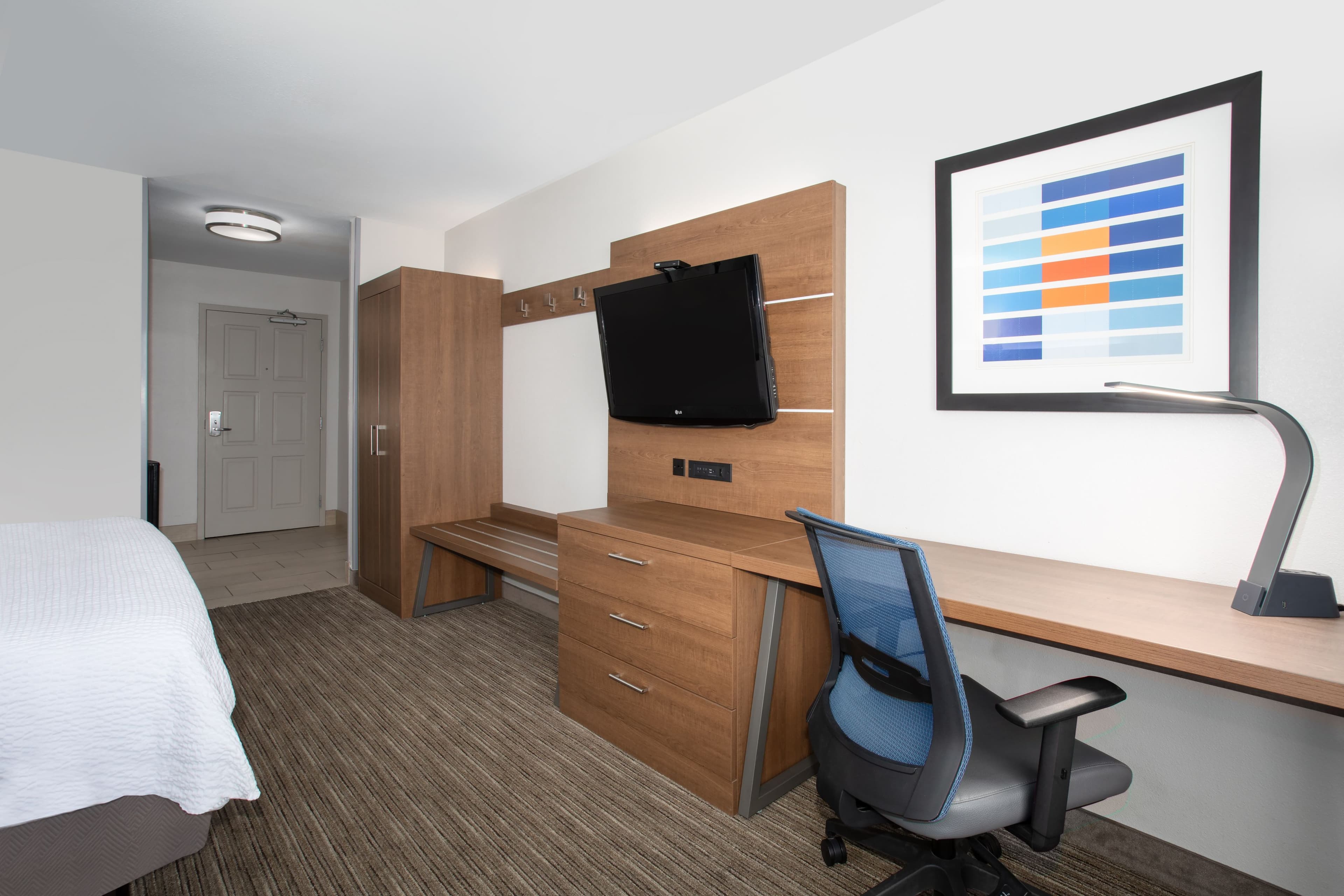 Holiday Inn Express & Suites Tucson — 6