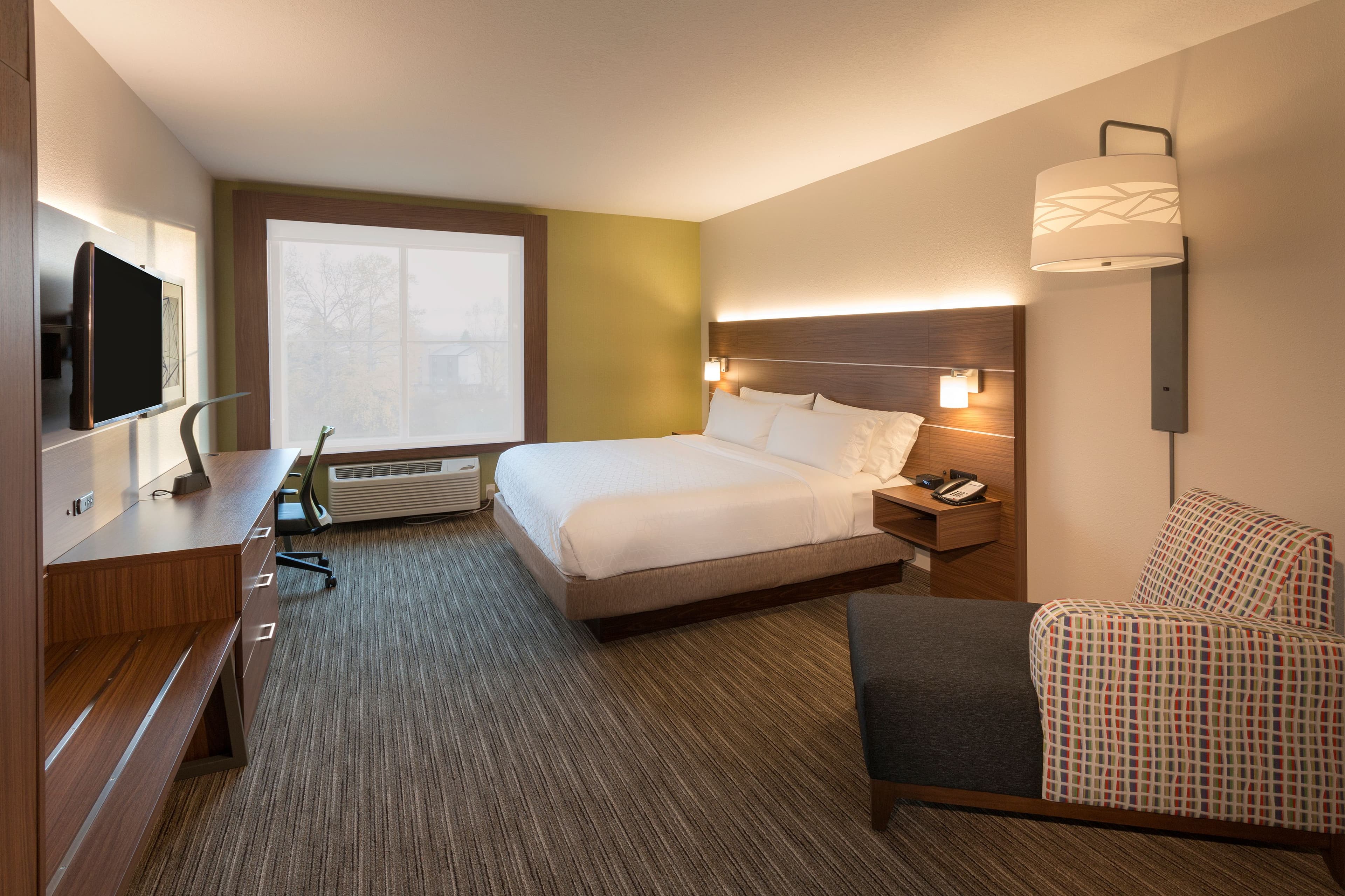 Holiday Inn Express & Suites Seattle South - Tukwila — 6