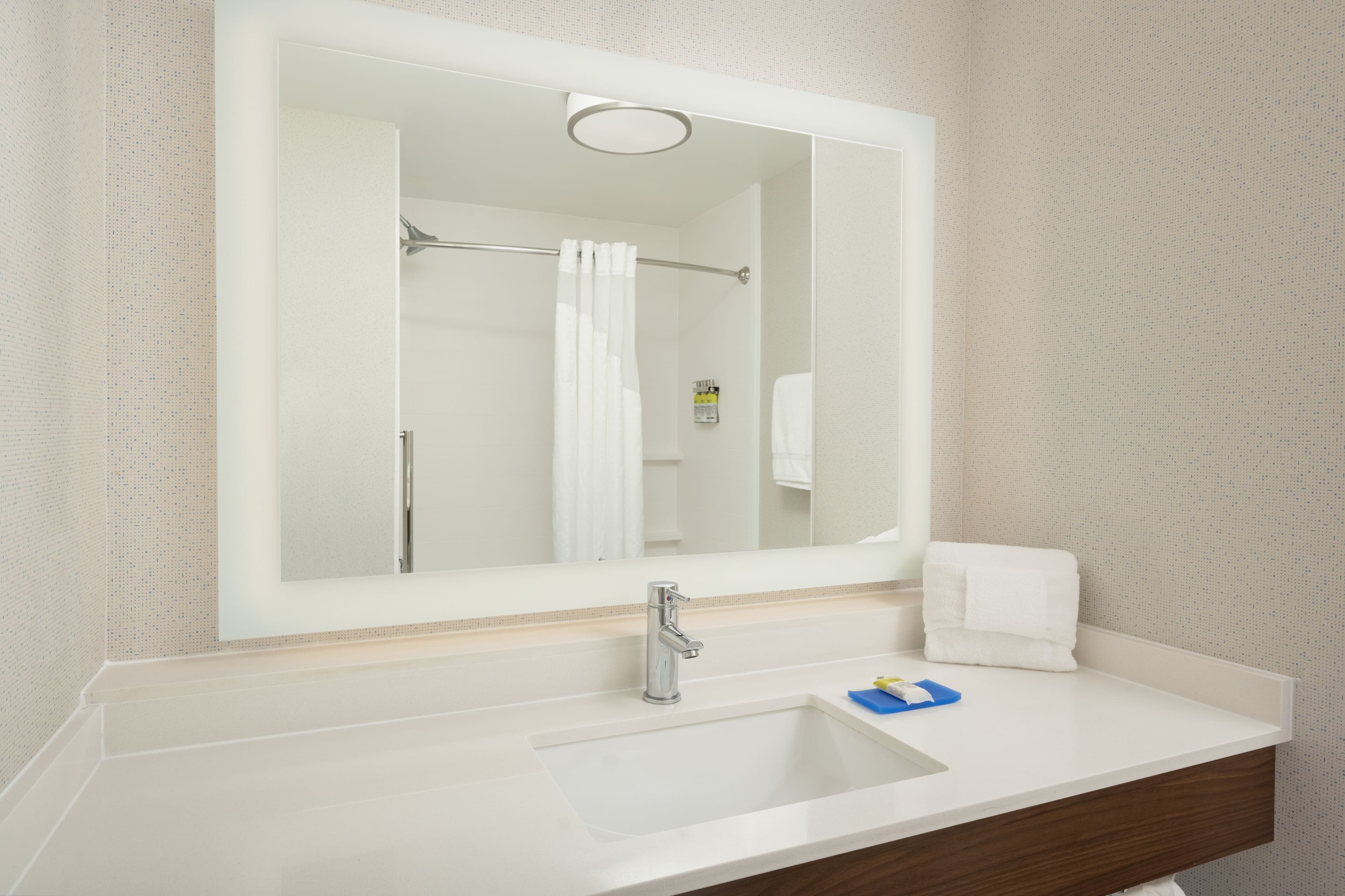 Holiday Inn Express & Suites Tullahoma — 11