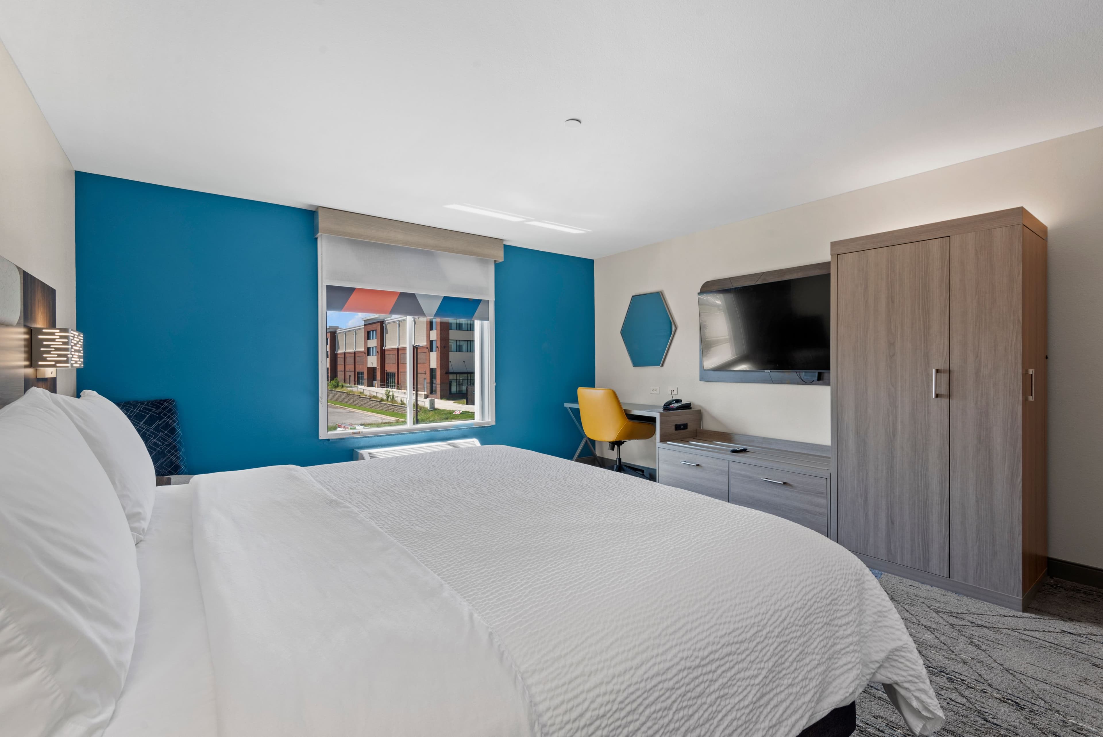 Holiday Inn Express & Suites Tulsa South Bixby — 4