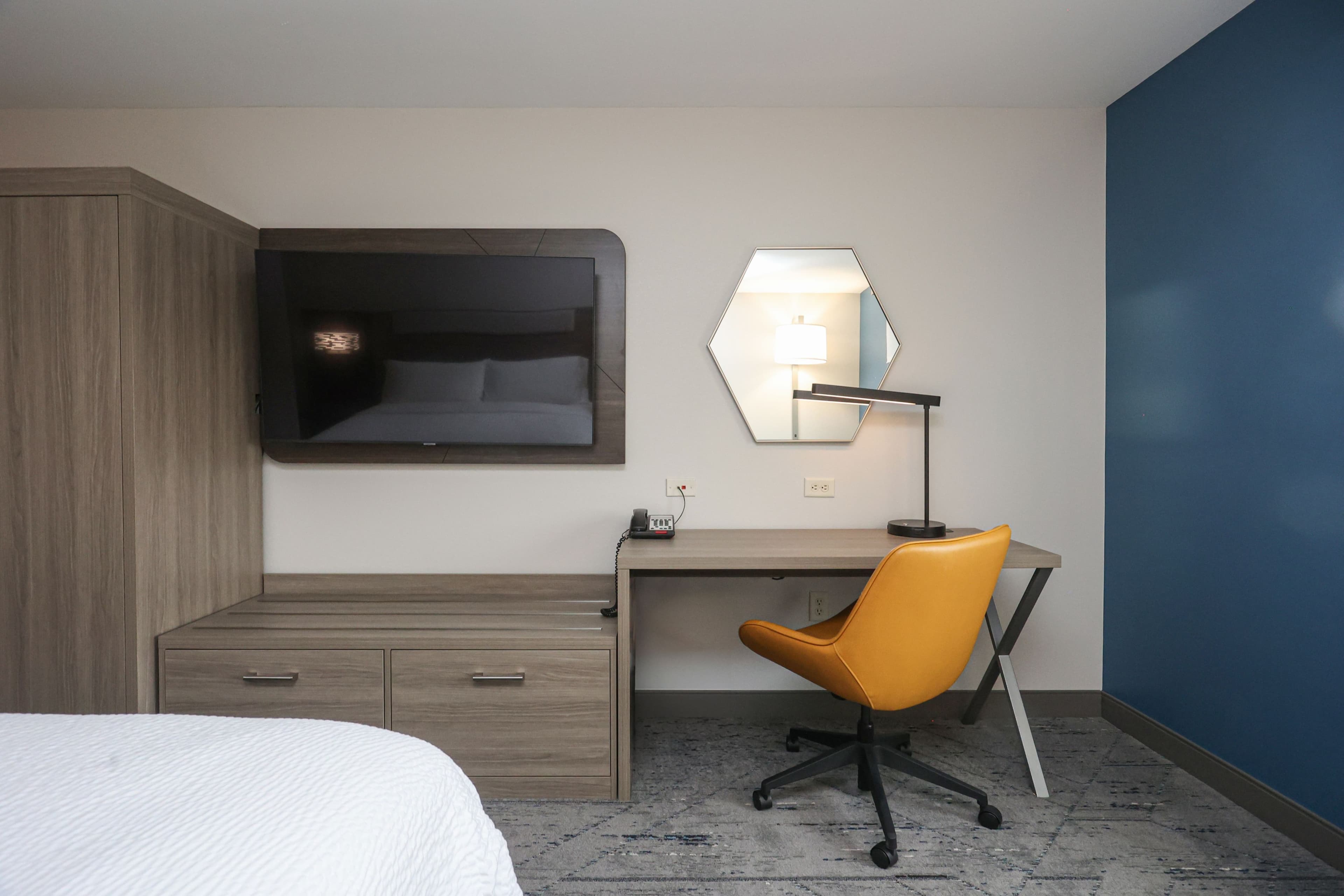 Holiday Inn Express & Suites Tulsa South Bixby — 7