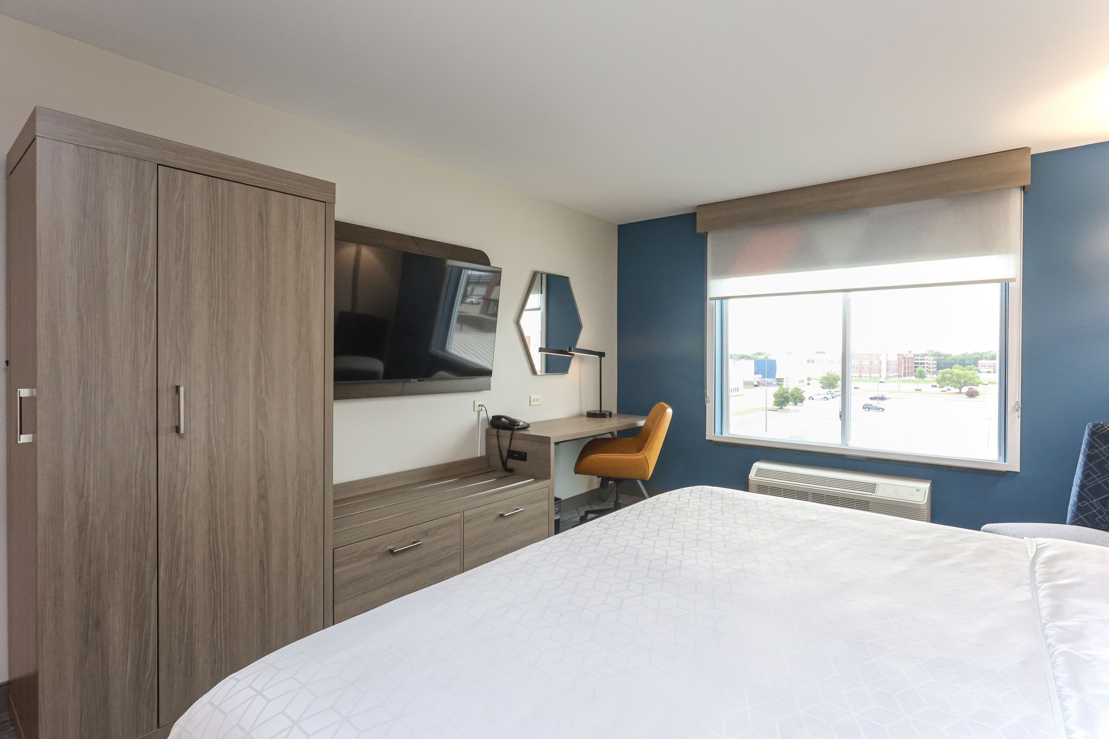 Holiday Inn Express & Suites Tulsa South Bixby — 12