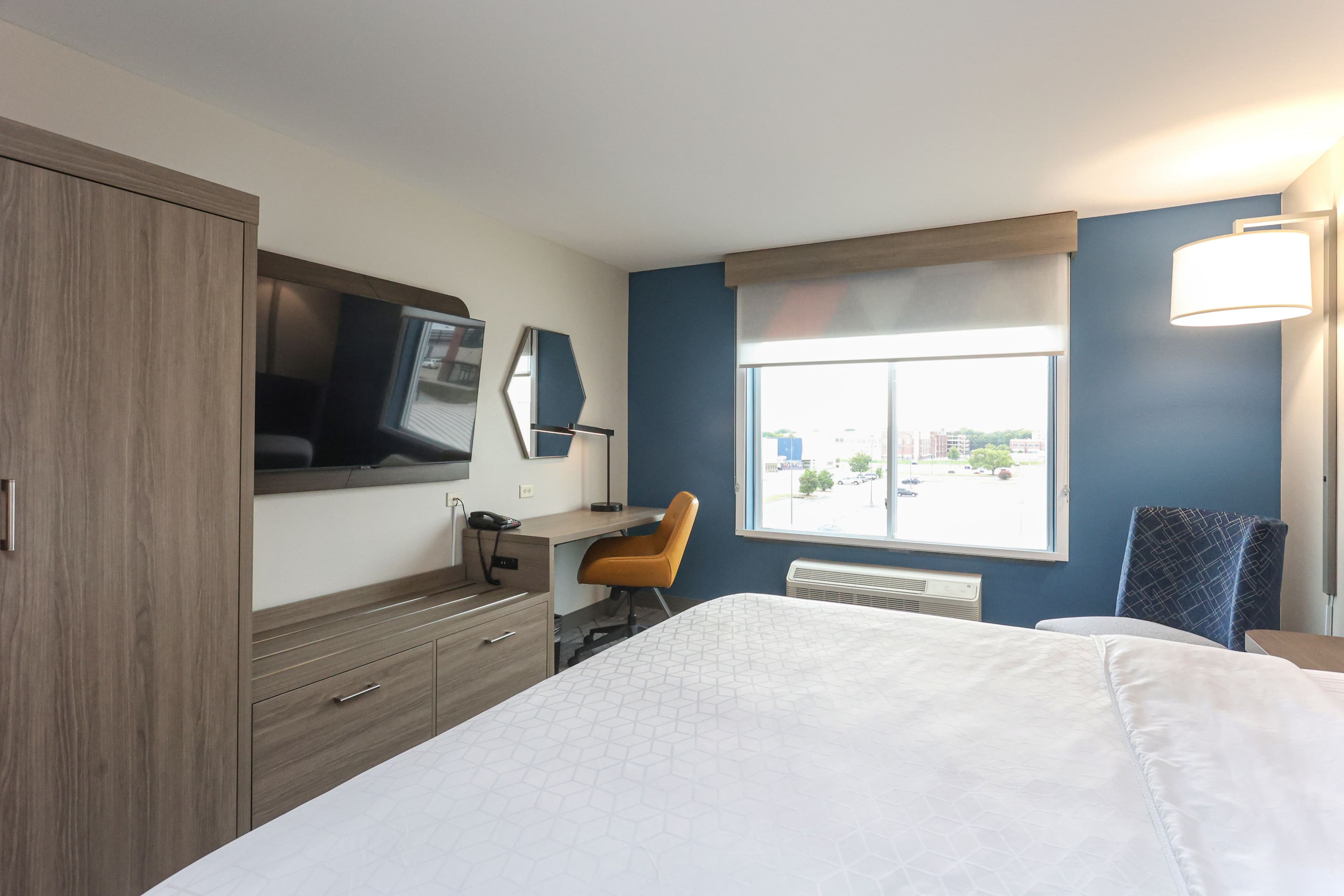 Holiday Inn Express & Suites Tulsa South Bixby — 10