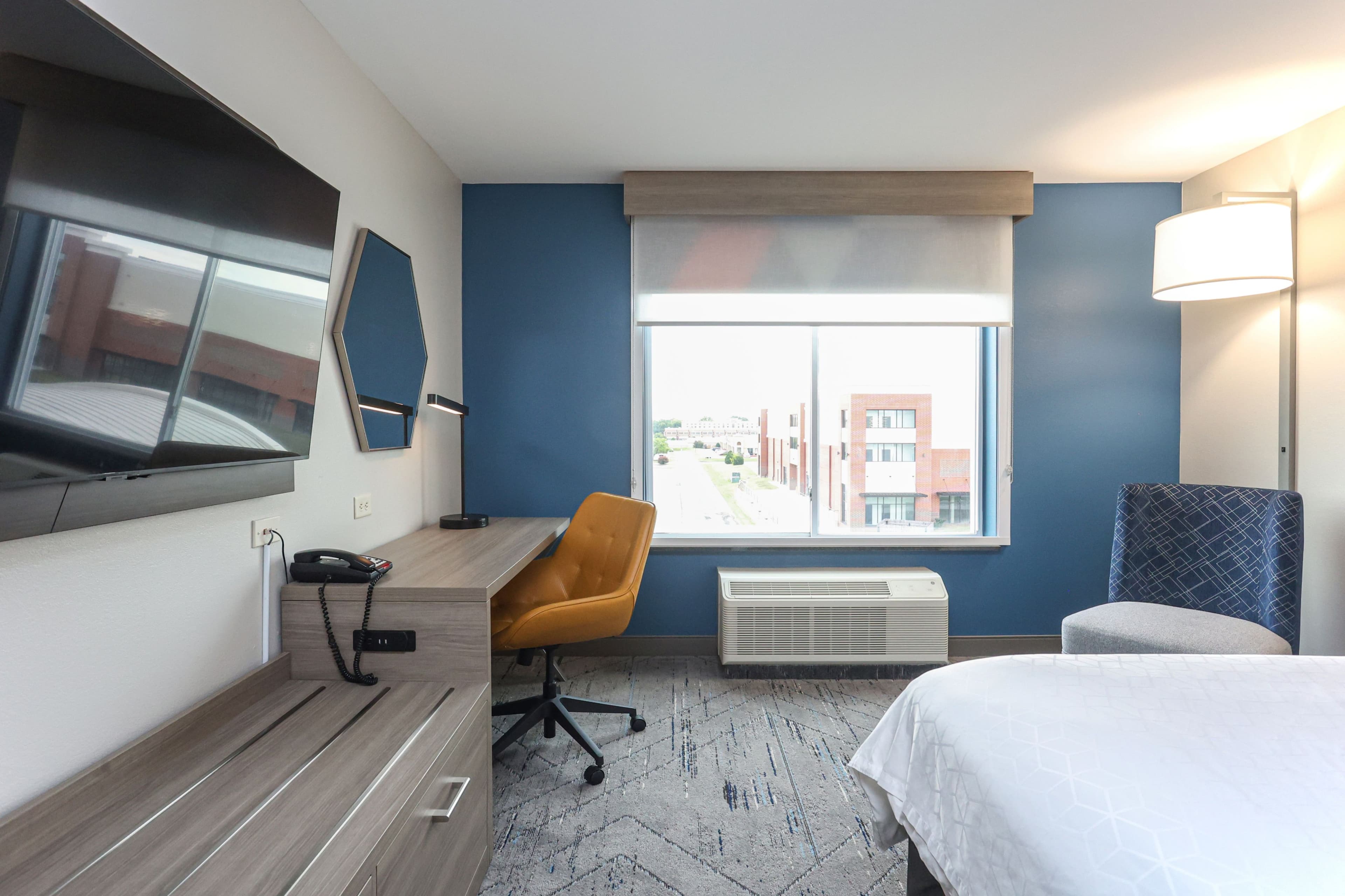 Holiday Inn Express & Suites Tulsa South Bixby — 9