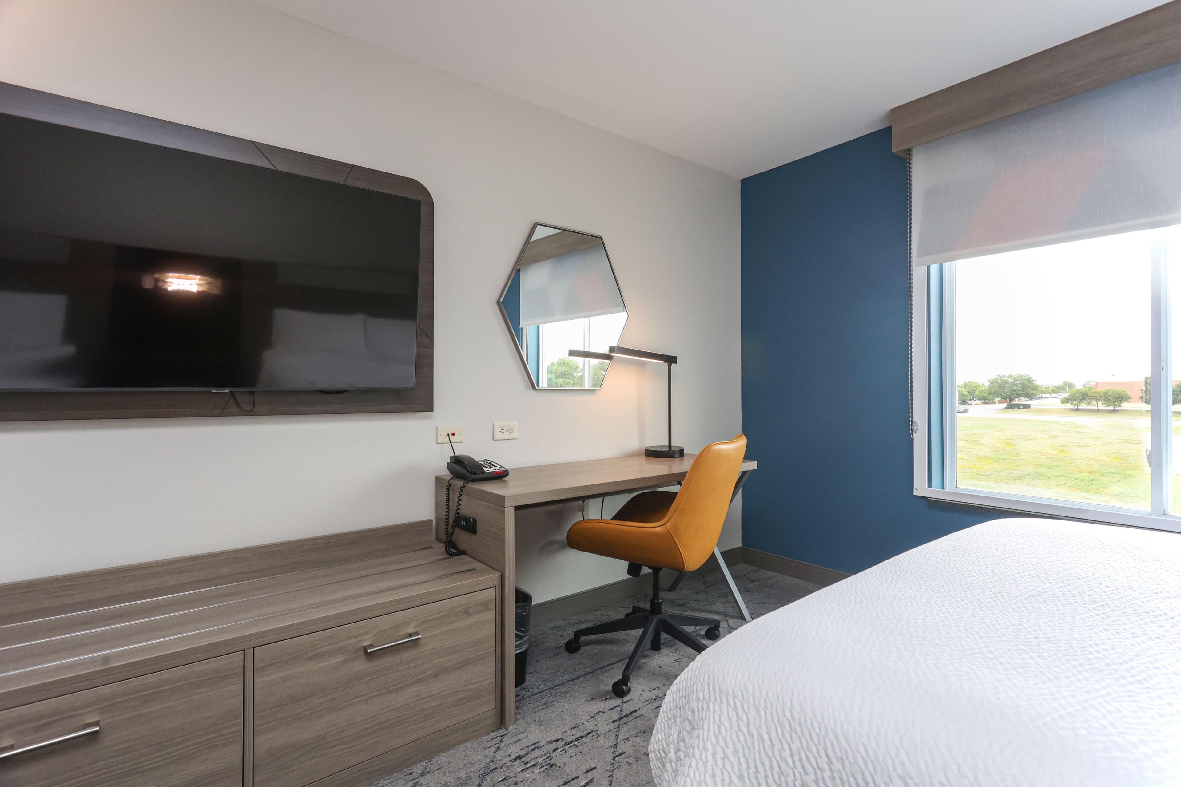Holiday Inn Express & Suites Tulsa South Bixby — 24