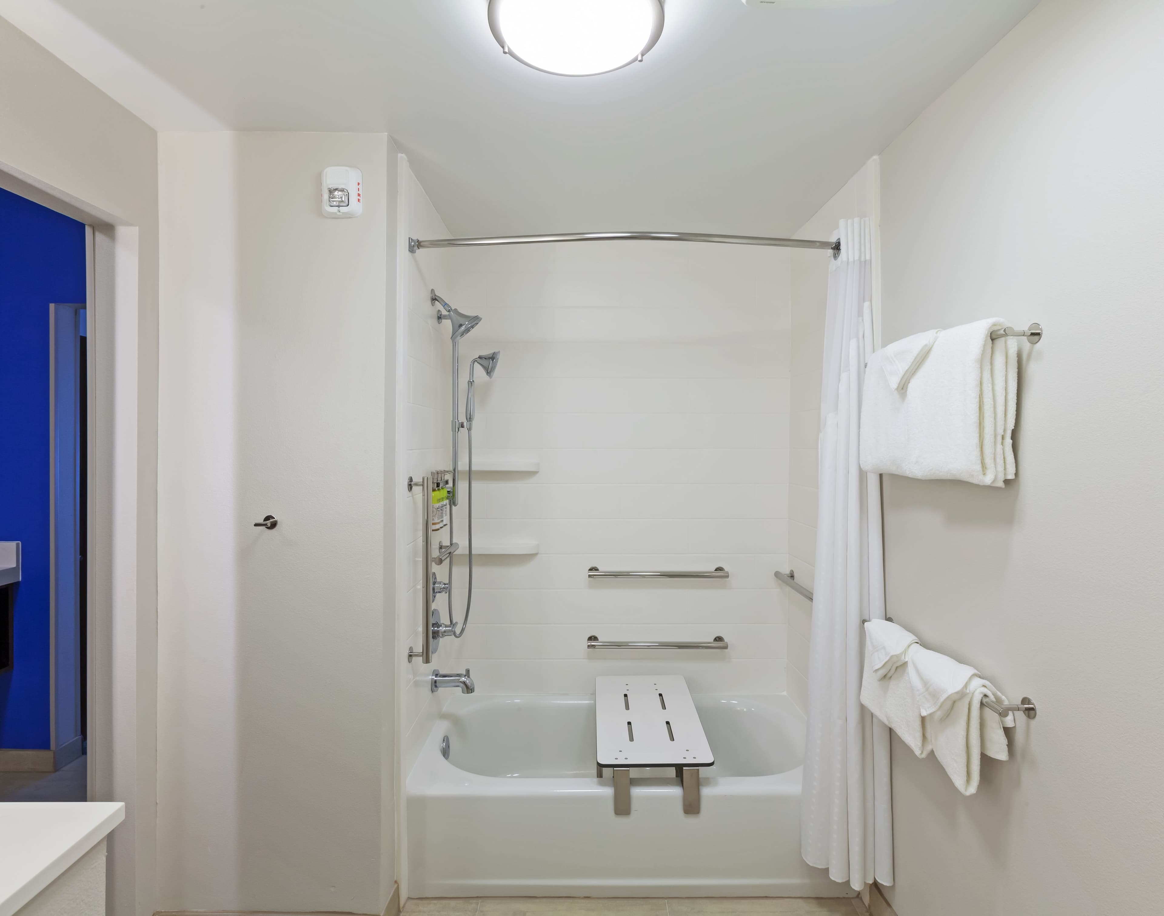 Holiday Inn Express & Suites Tulsa South - Woodland Hills — 10