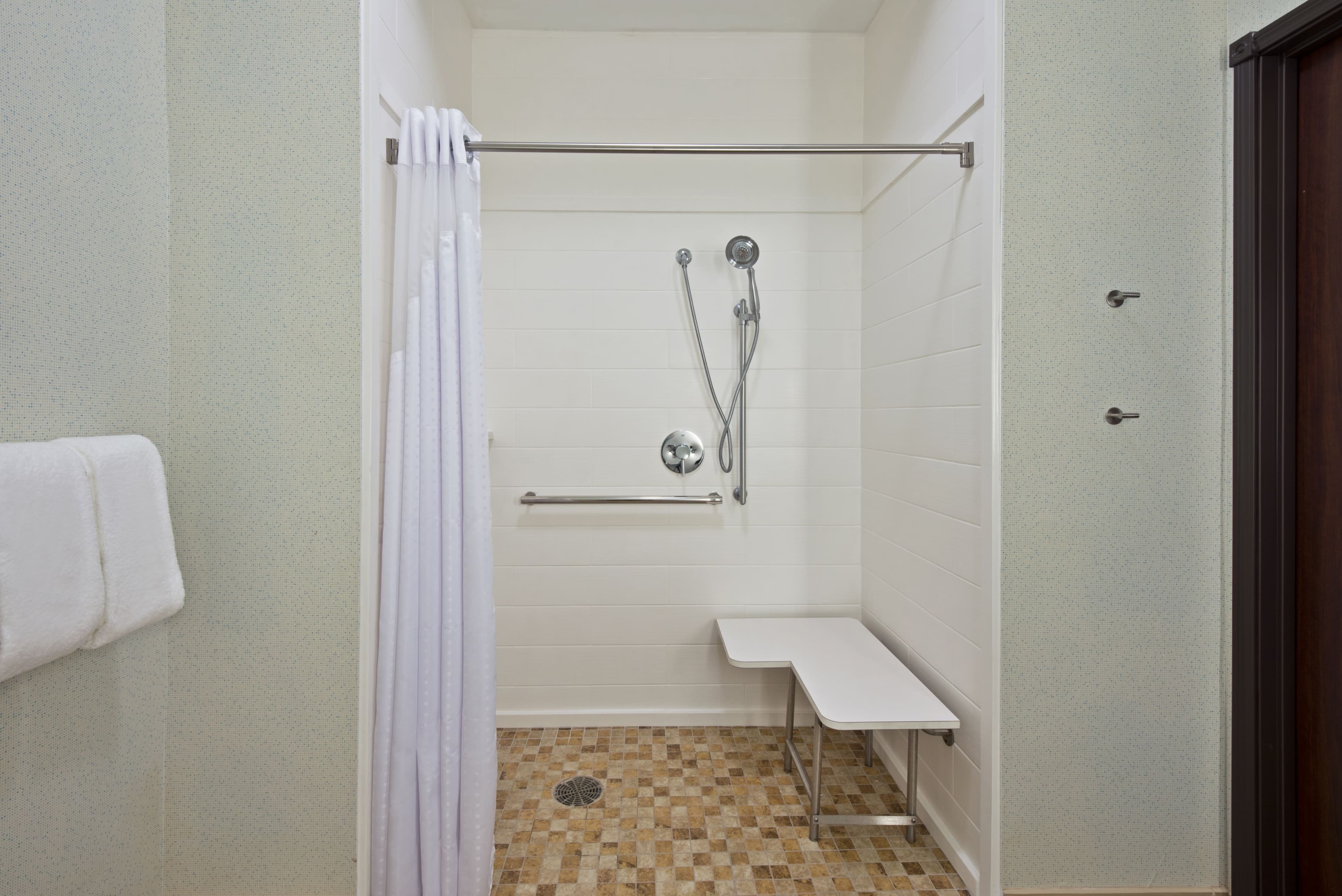 Holiday Inn Express & Suites Uniontown — 7