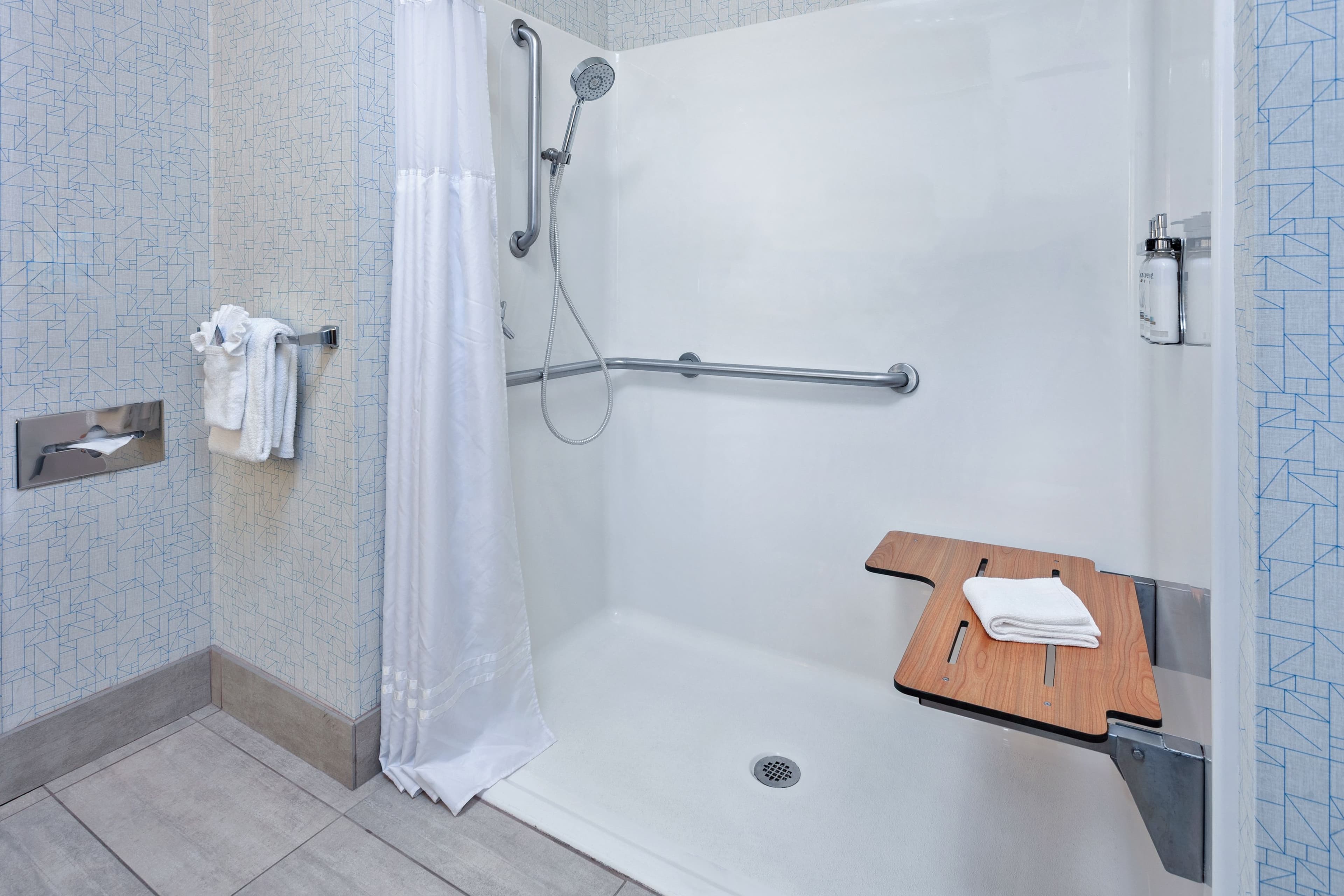 Holiday Inn Express & Suites Urbana-Champaign (U Of I Area) — 14