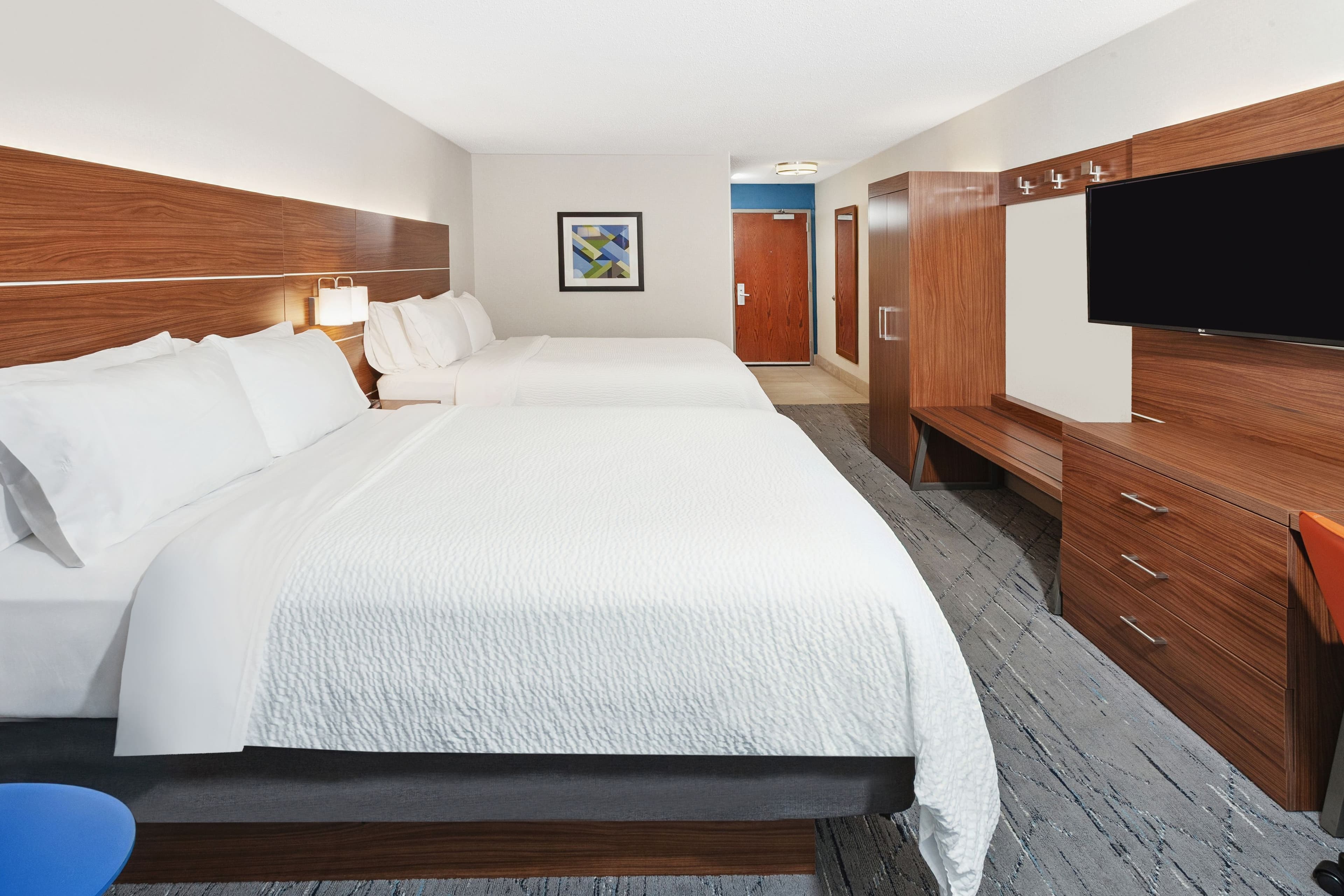 Holiday Inn Express & Suites Urbana-Champaign (U Of I Area) — 16