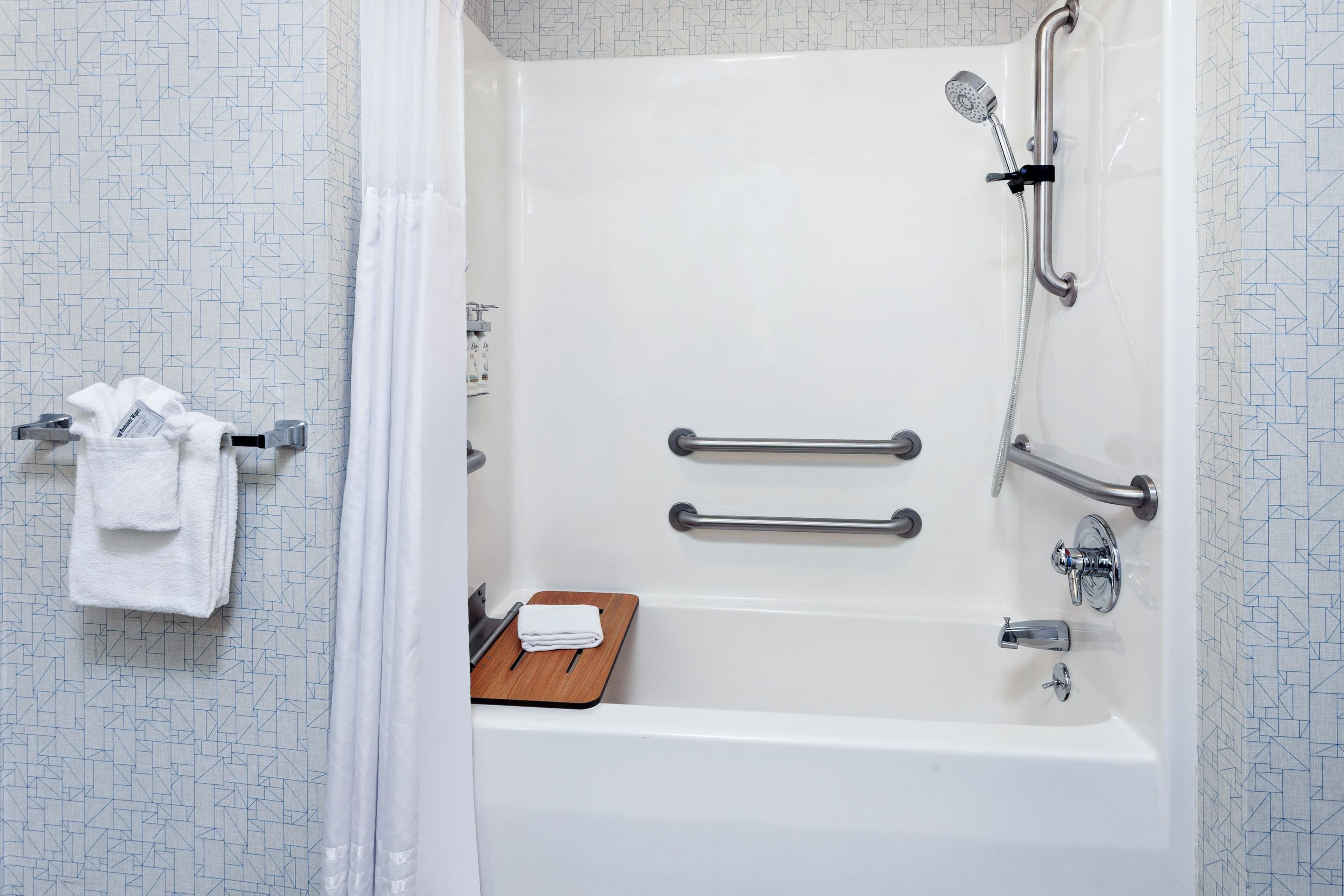 Holiday Inn Express & Suites Urbana-Champaign (U Of I Area) — 10