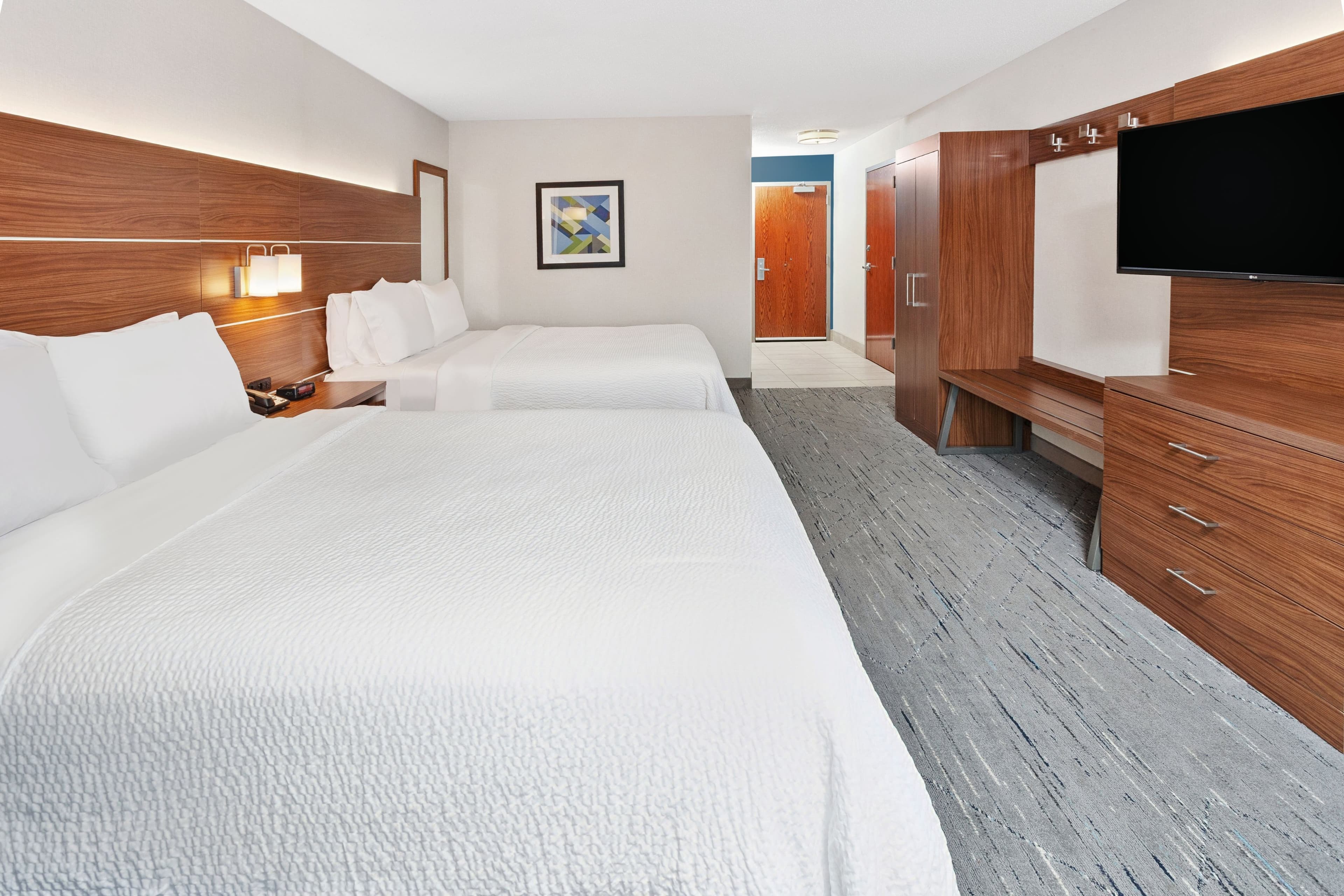 Holiday Inn Express & Suites Urbana-Champaign (U Of I Area) — 19