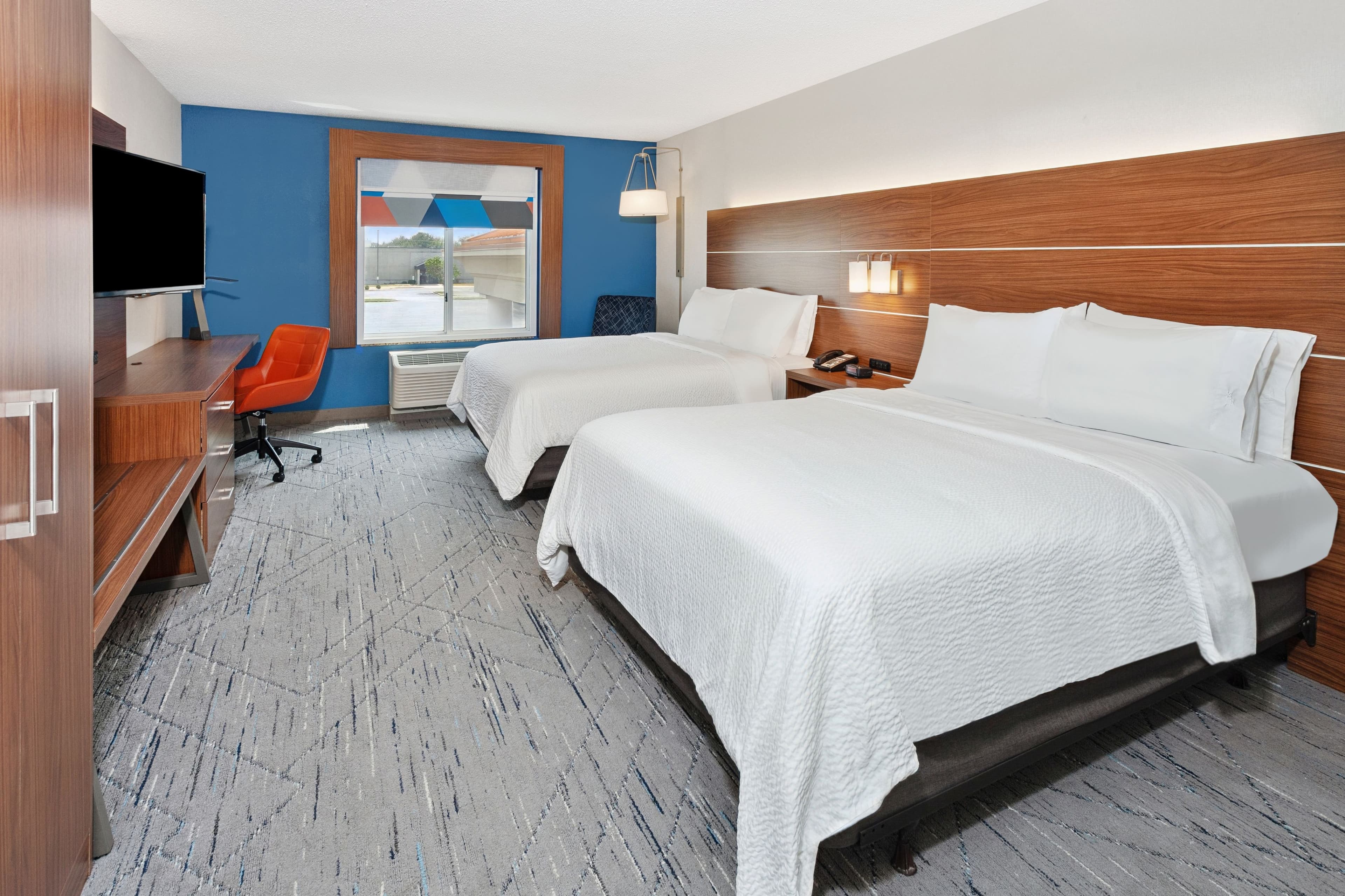 Holiday Inn Express & Suites Urbana-Champaign (U Of I Area) — 25