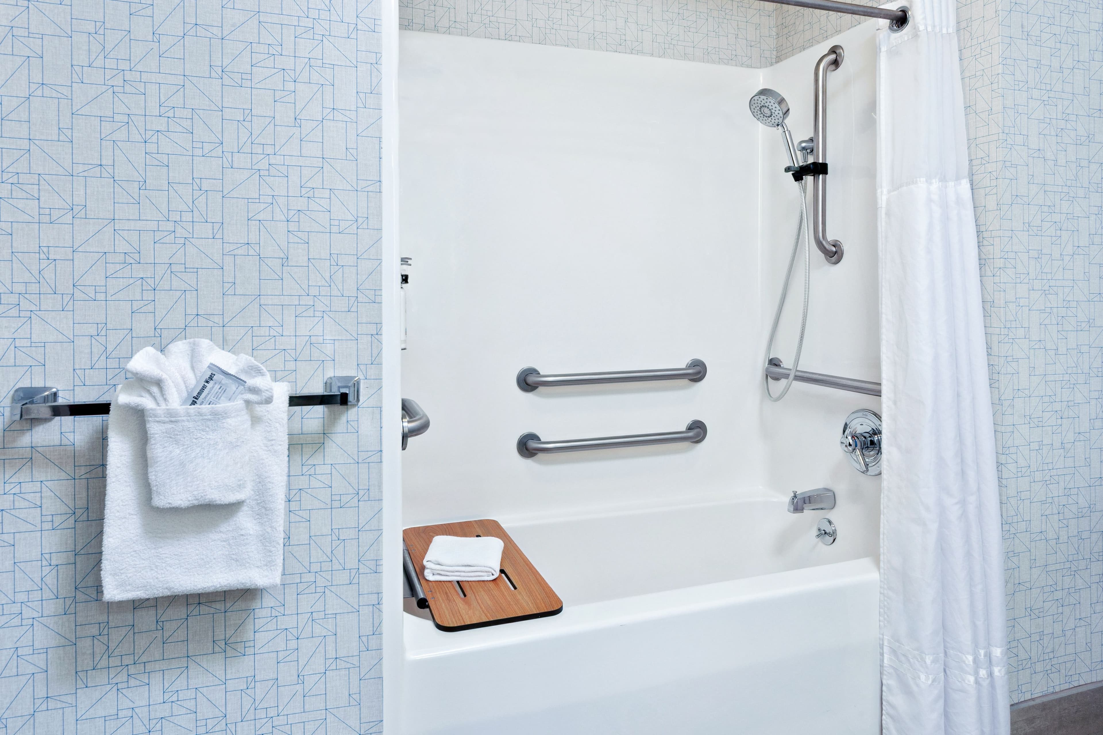 Holiday Inn Express & Suites Urbana-Champaign (U Of I Area) — 11
