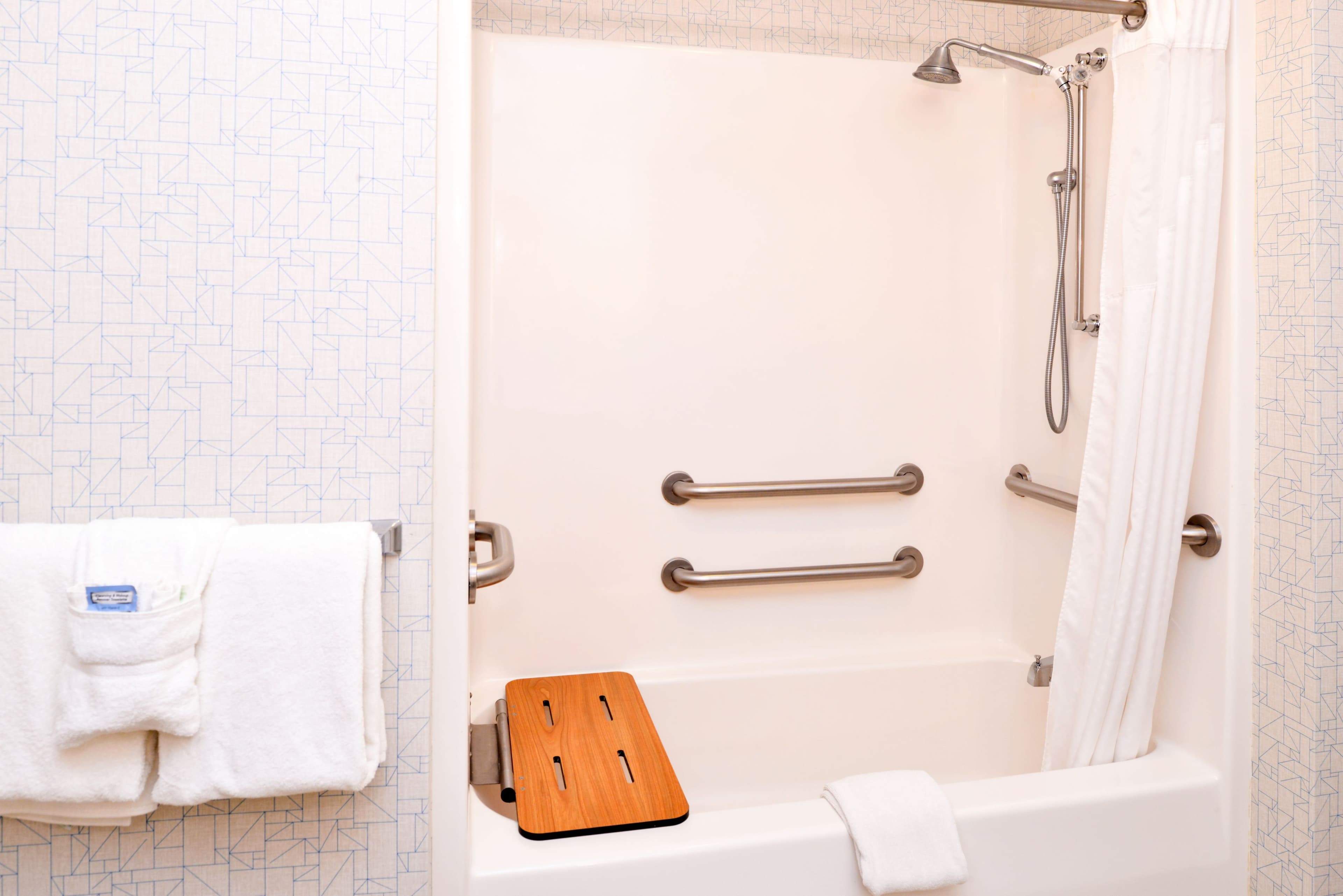 Holiday Inn Express & Suites Urbana-Champaign (U Of I Area) — 9