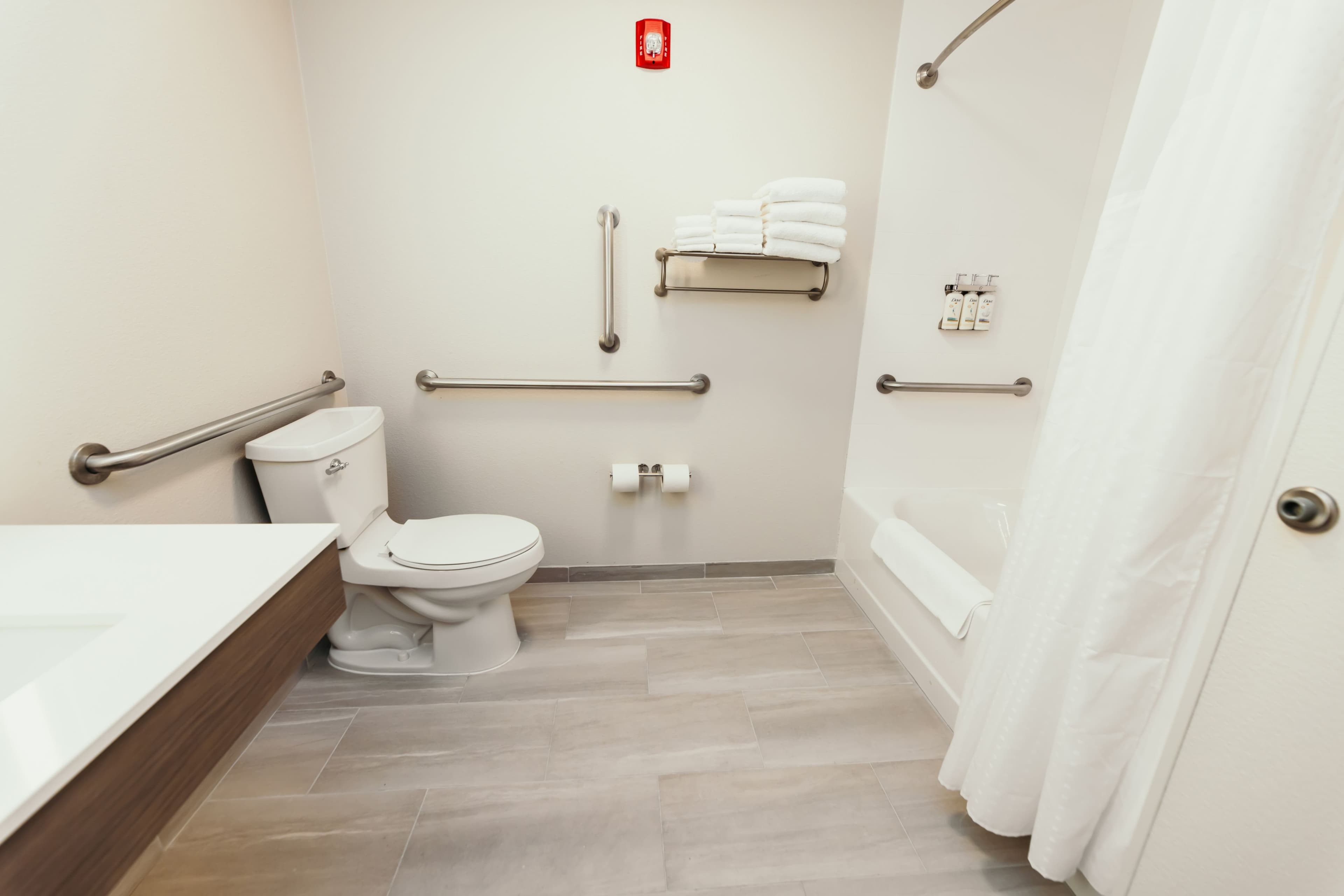 Holiday Inn Express & Suites Urbandale Des Moines — 6
