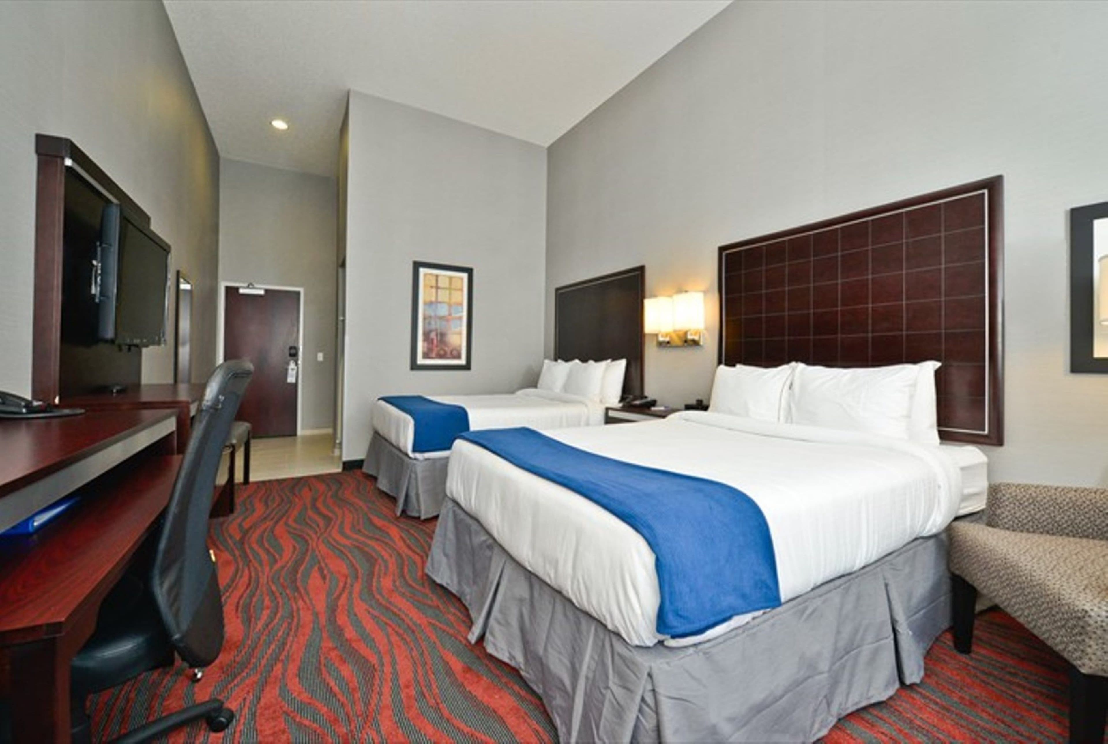 Holiday Inn Express & Suites Utica — 11