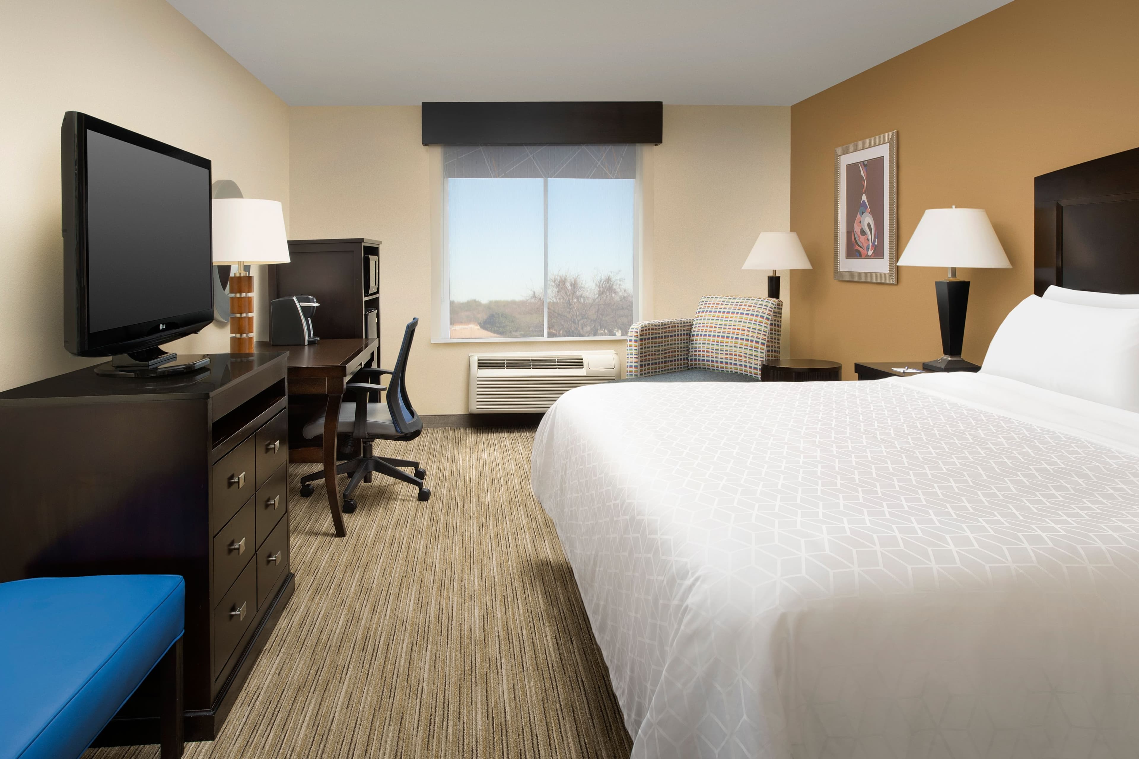 Holiday Inn Express & Suites Uvalde — 2