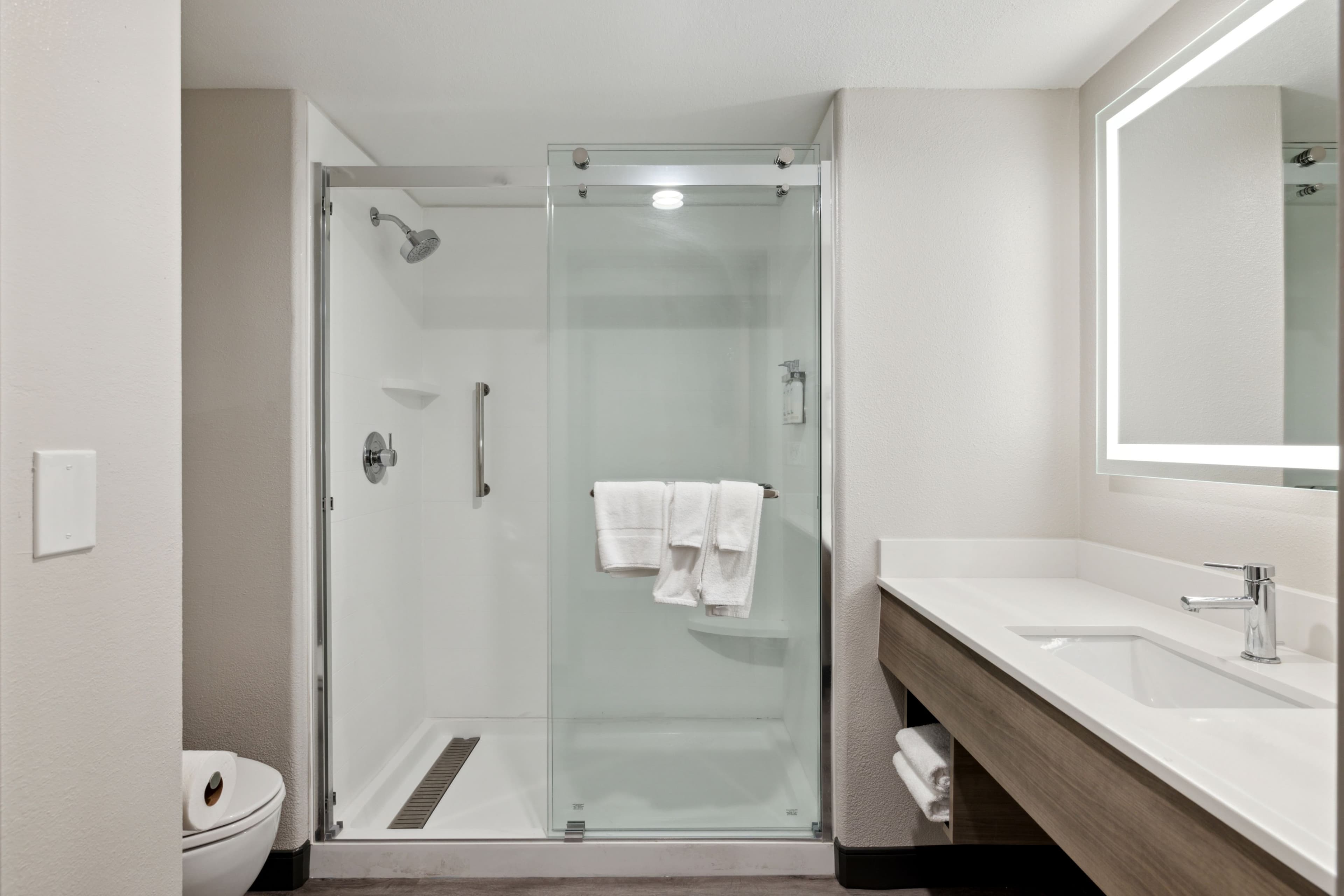 Holiday Inn Express & Suites Vacaville — 6