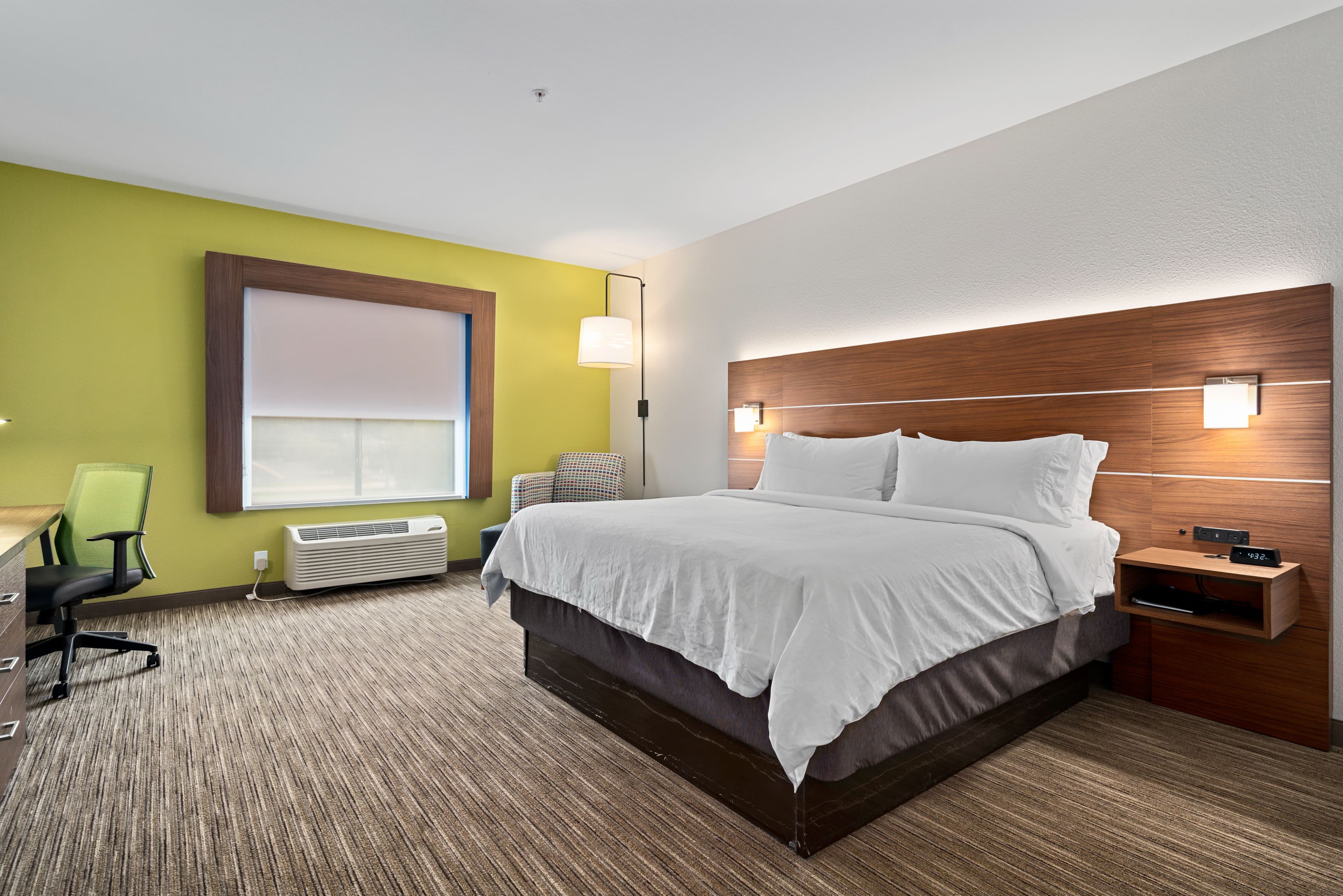 Holiday Inn Express & Suites Van Buren-Ft Smith Area — 10