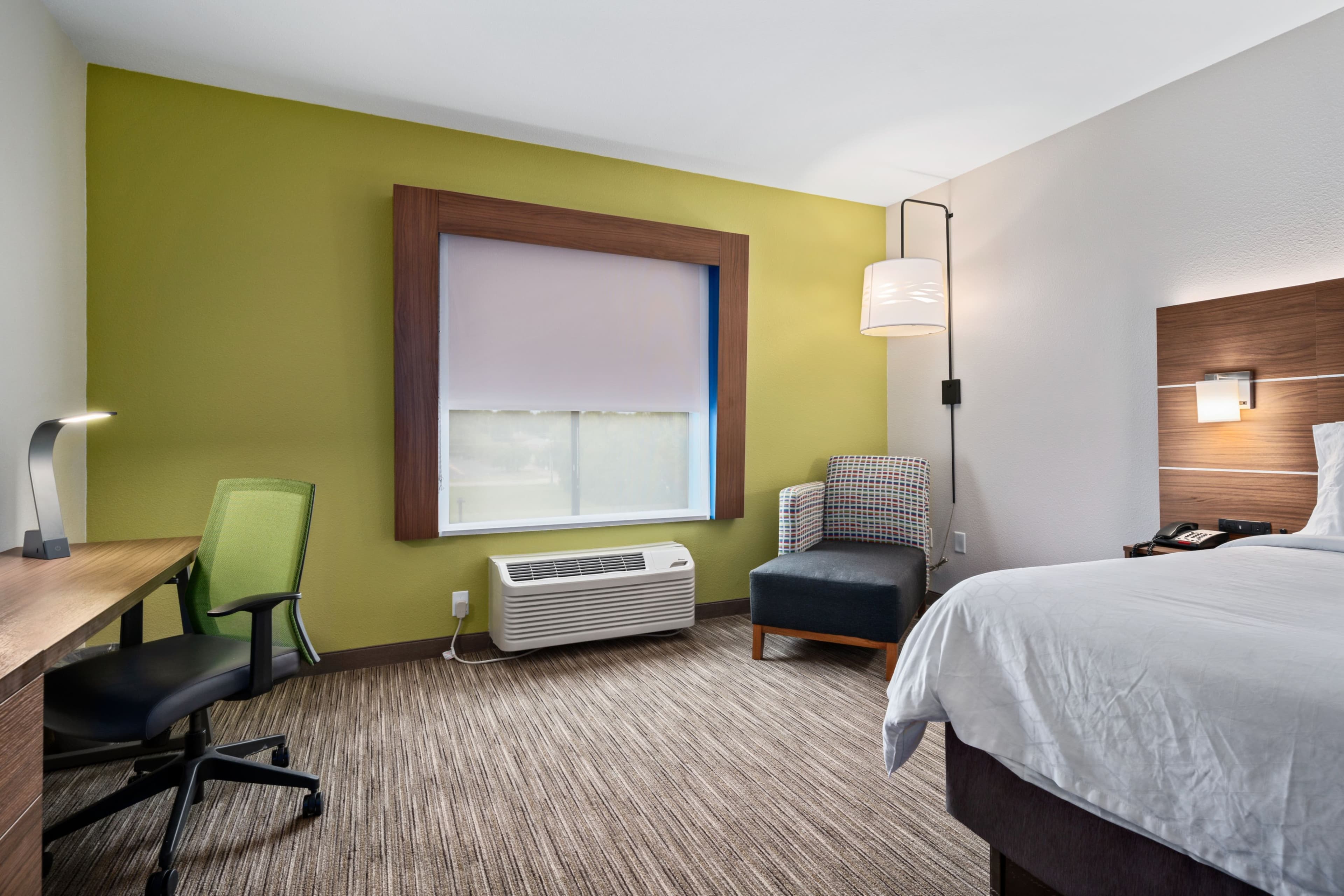 Holiday Inn Express & Suites Van Buren-Ft Smith Area — 16