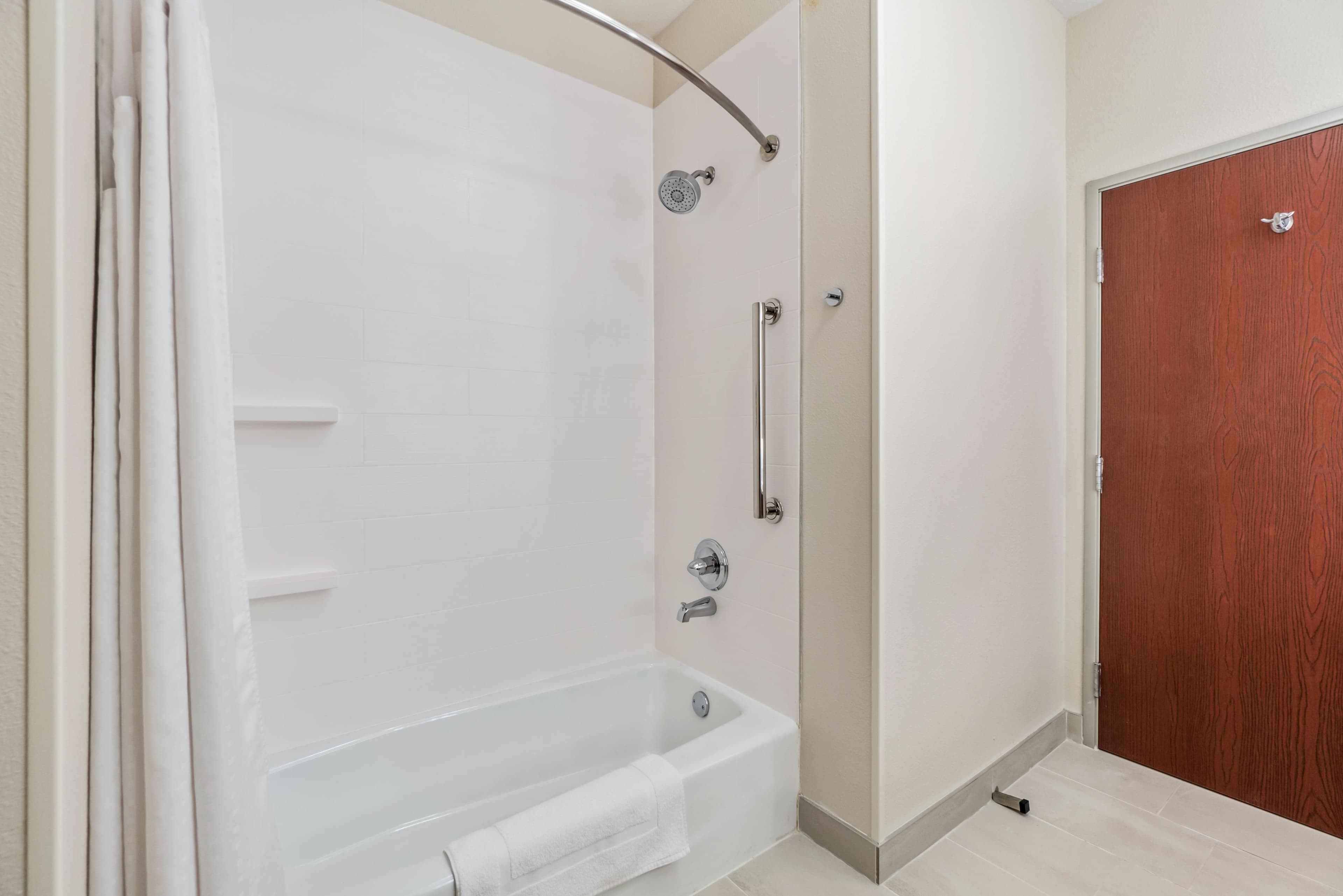 Holiday Inn Express & Suites Van Buren-Ft Smith Area — 13