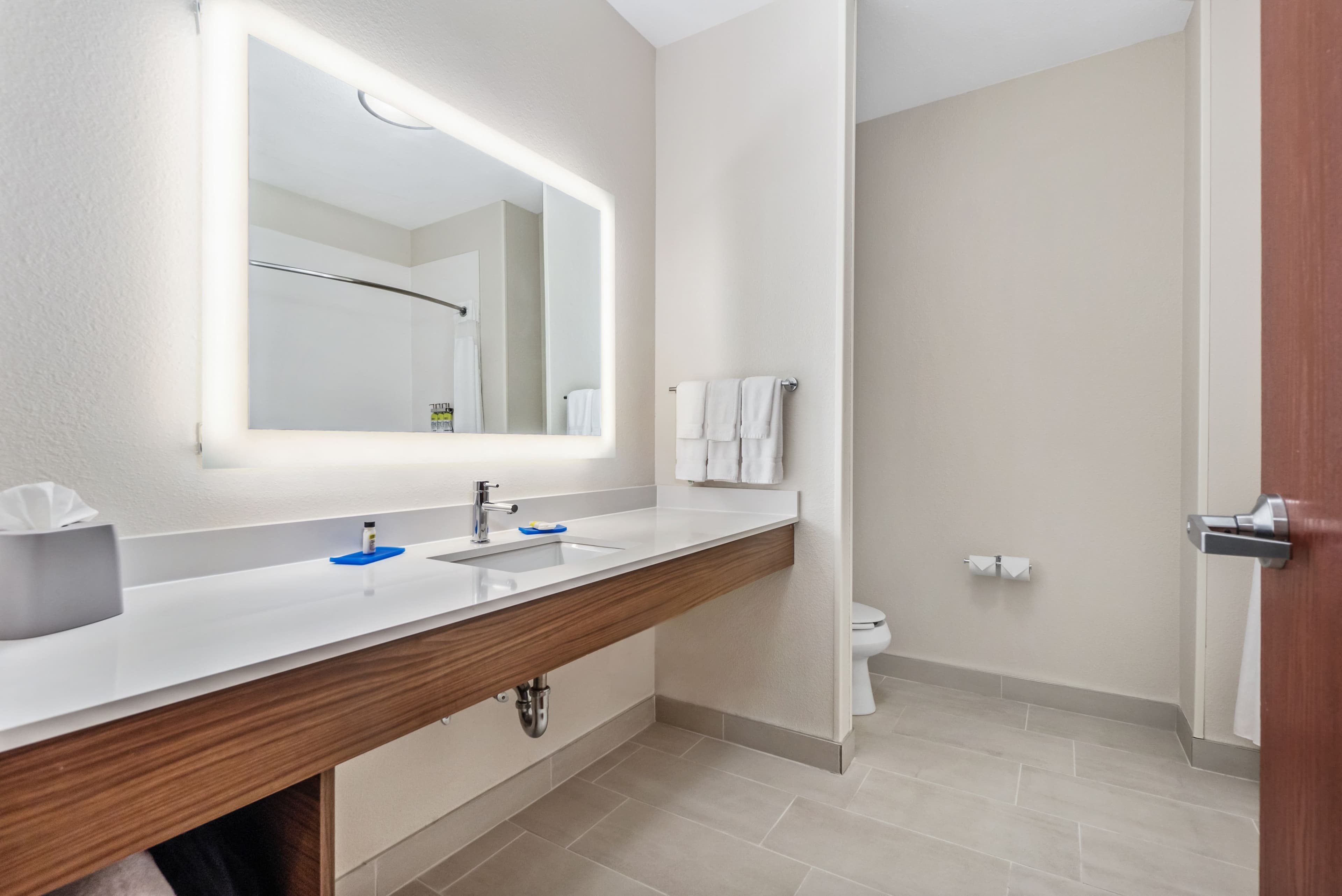 Holiday Inn Express & Suites Van Buren-Ft Smith Area — 17