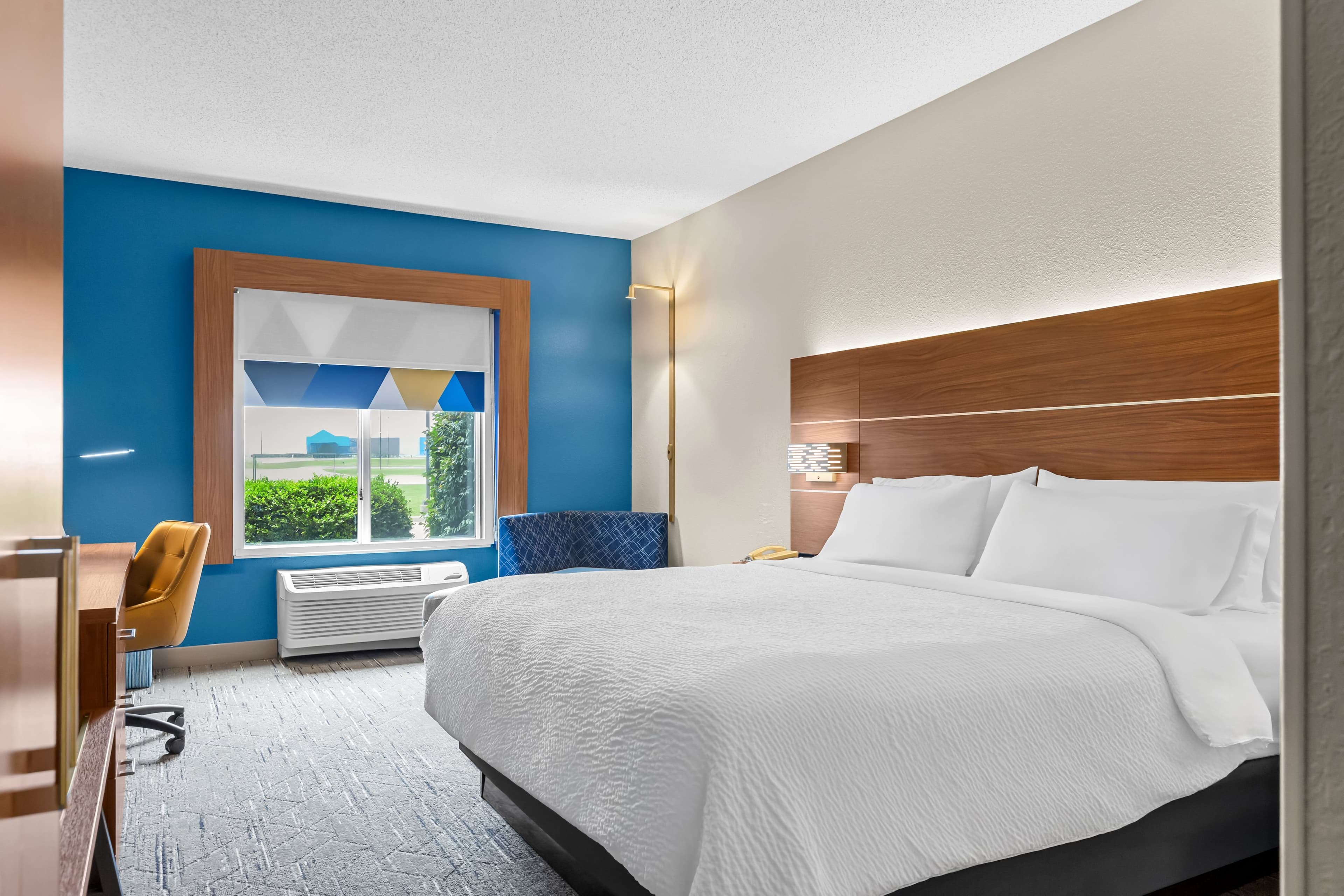 Holiday Inn Express & Suites Vandalia — 6