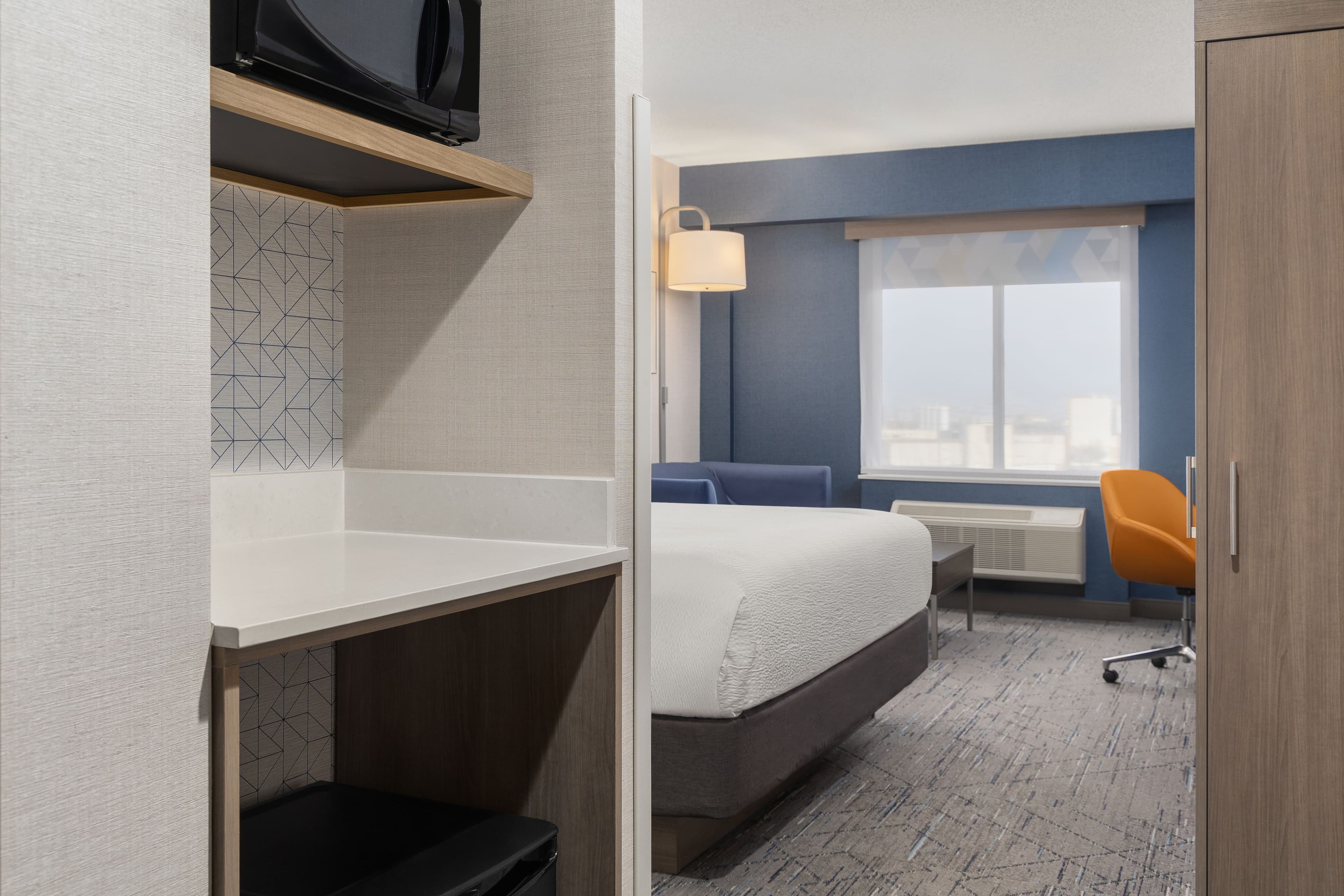 Holiday Inn Express & Suites Vaughan-Southwest — 2