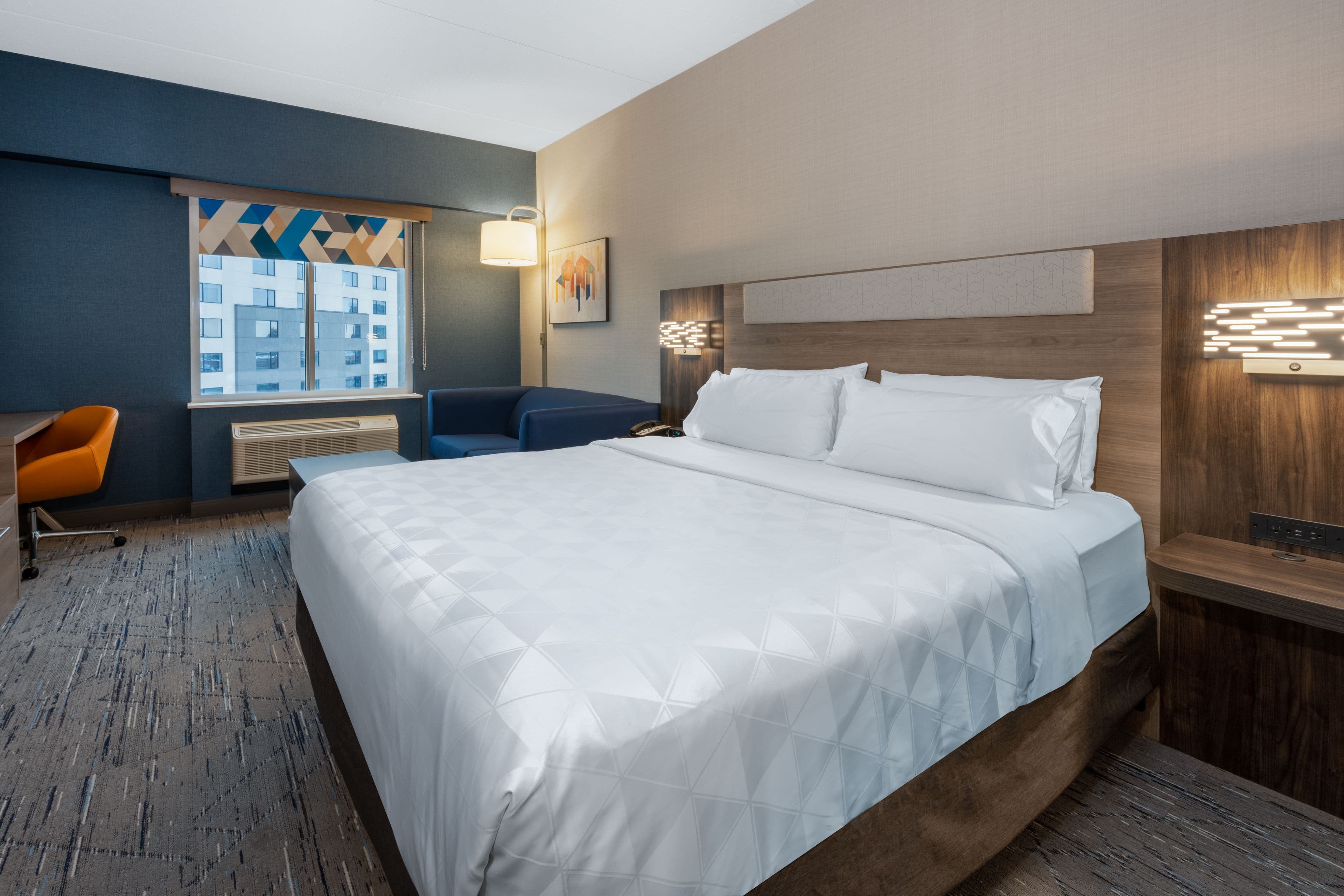 Holiday Inn Express & Suites Vaughan-Southwest - Image 3