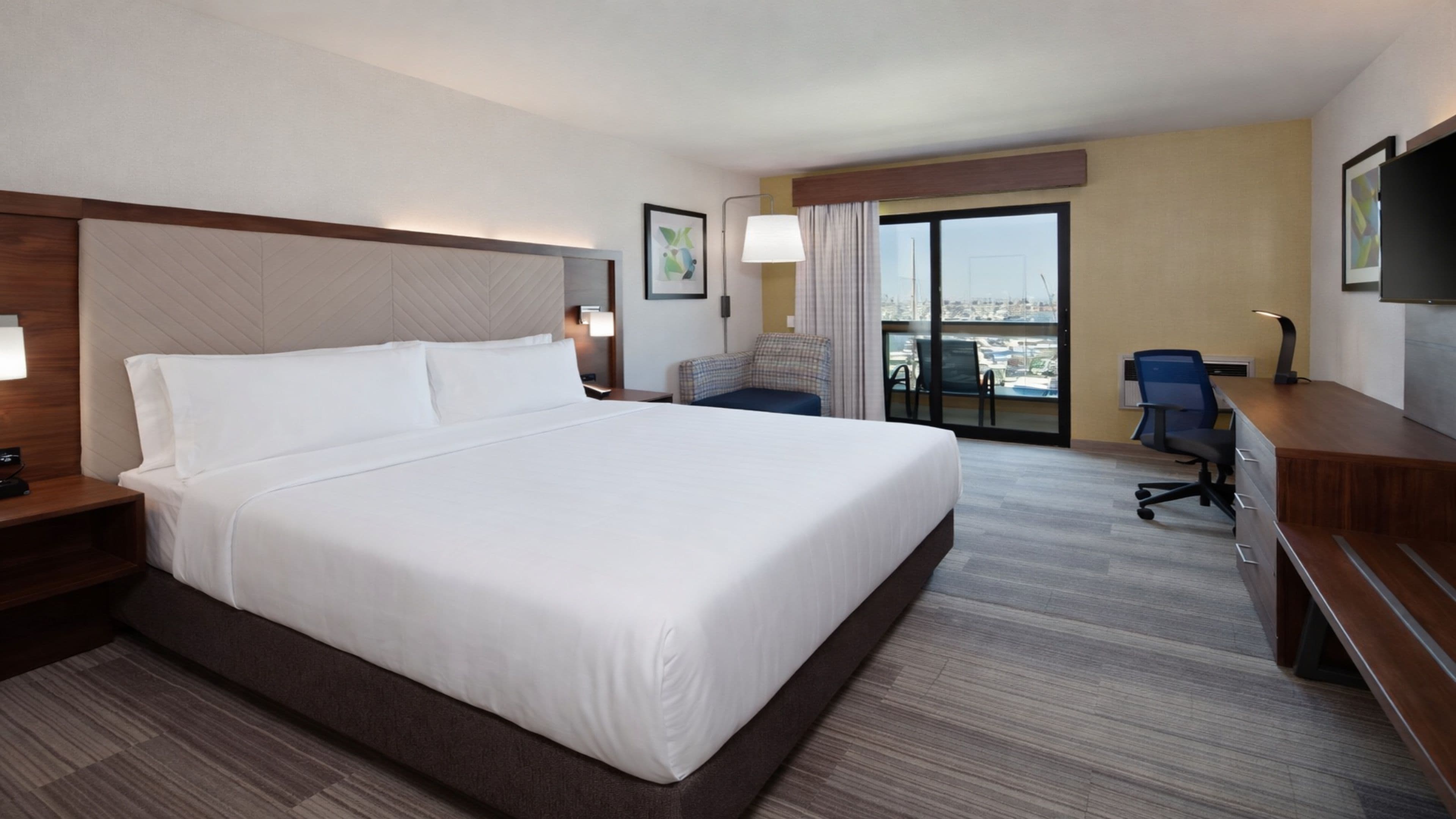 Holiday Inn Express & Suites Ventura Harbor — 8