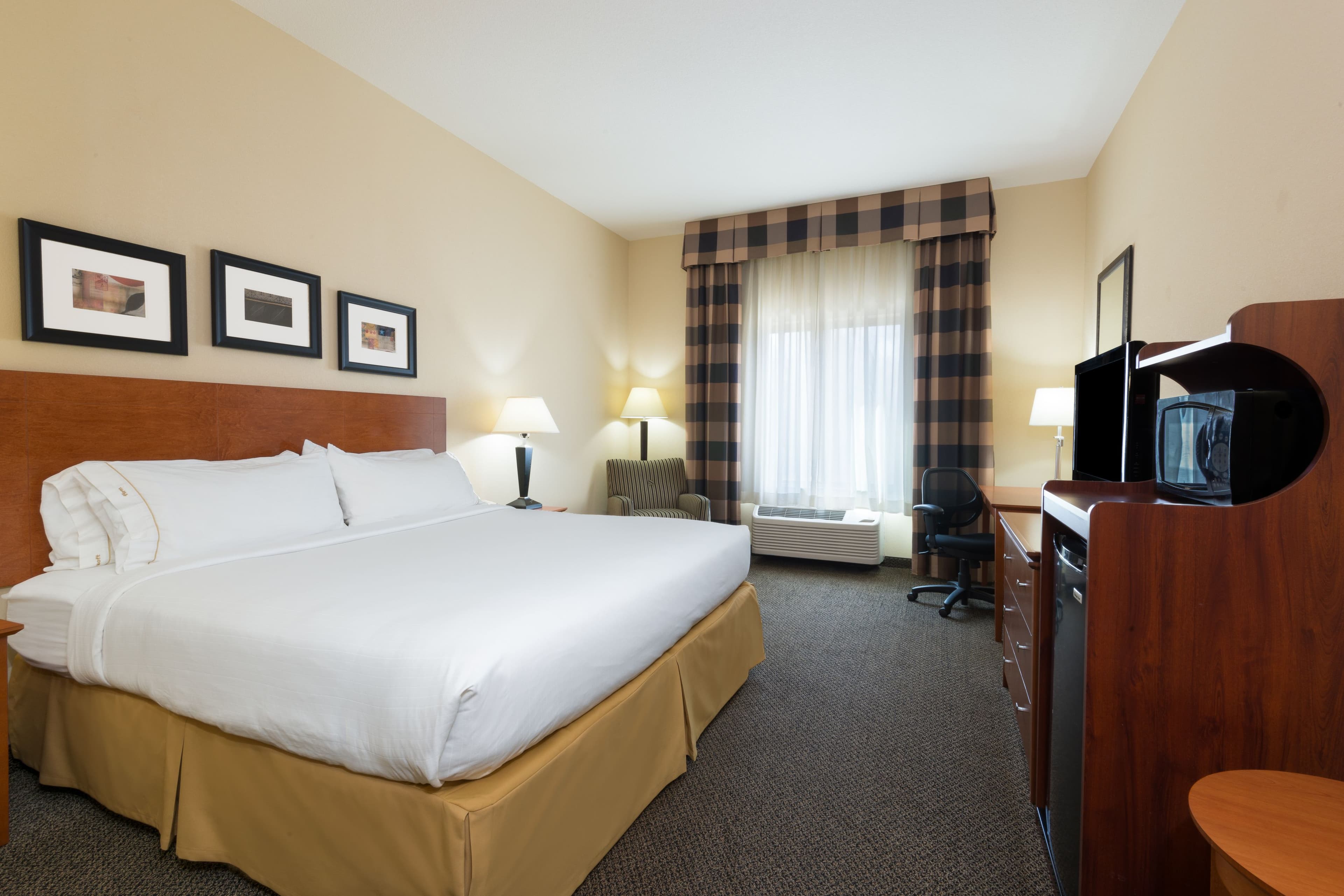Holiday Inn Express & Suites Vernal - Dinosaurland — 6