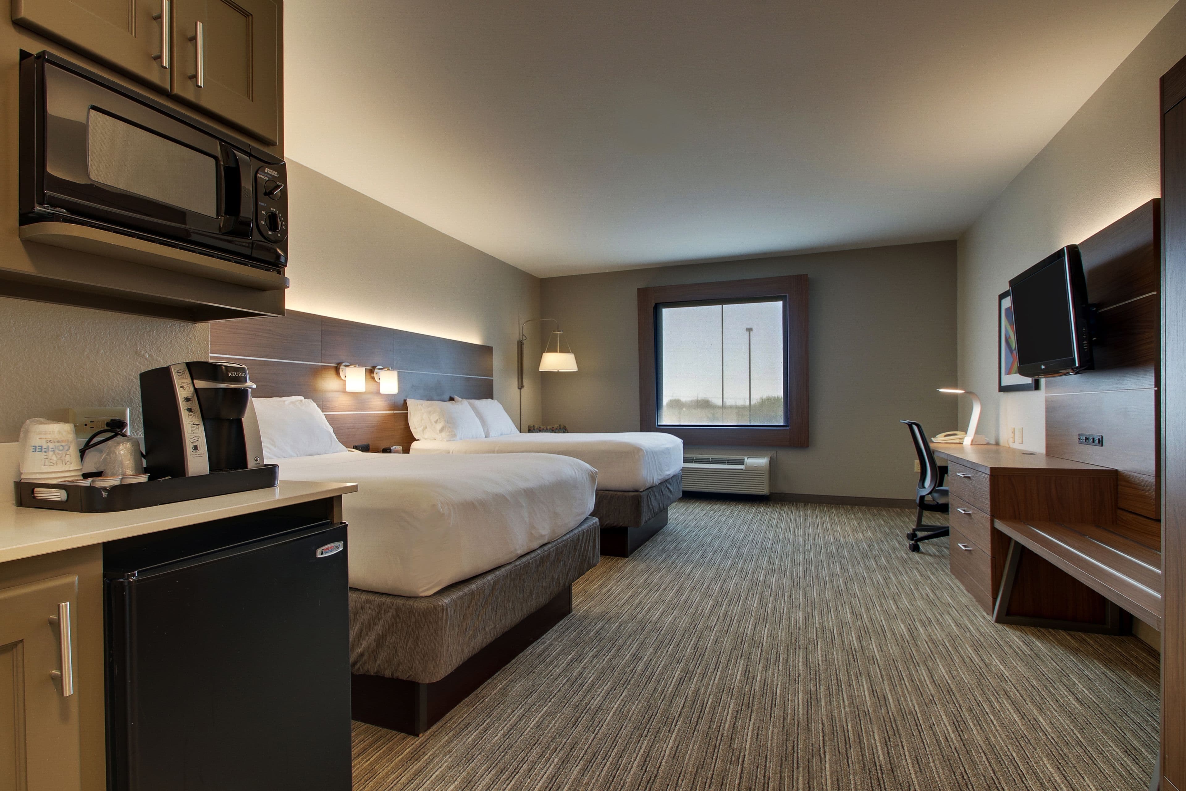 Holiday Inn Express & Suites Vernon College Area (HWY 287) — 19