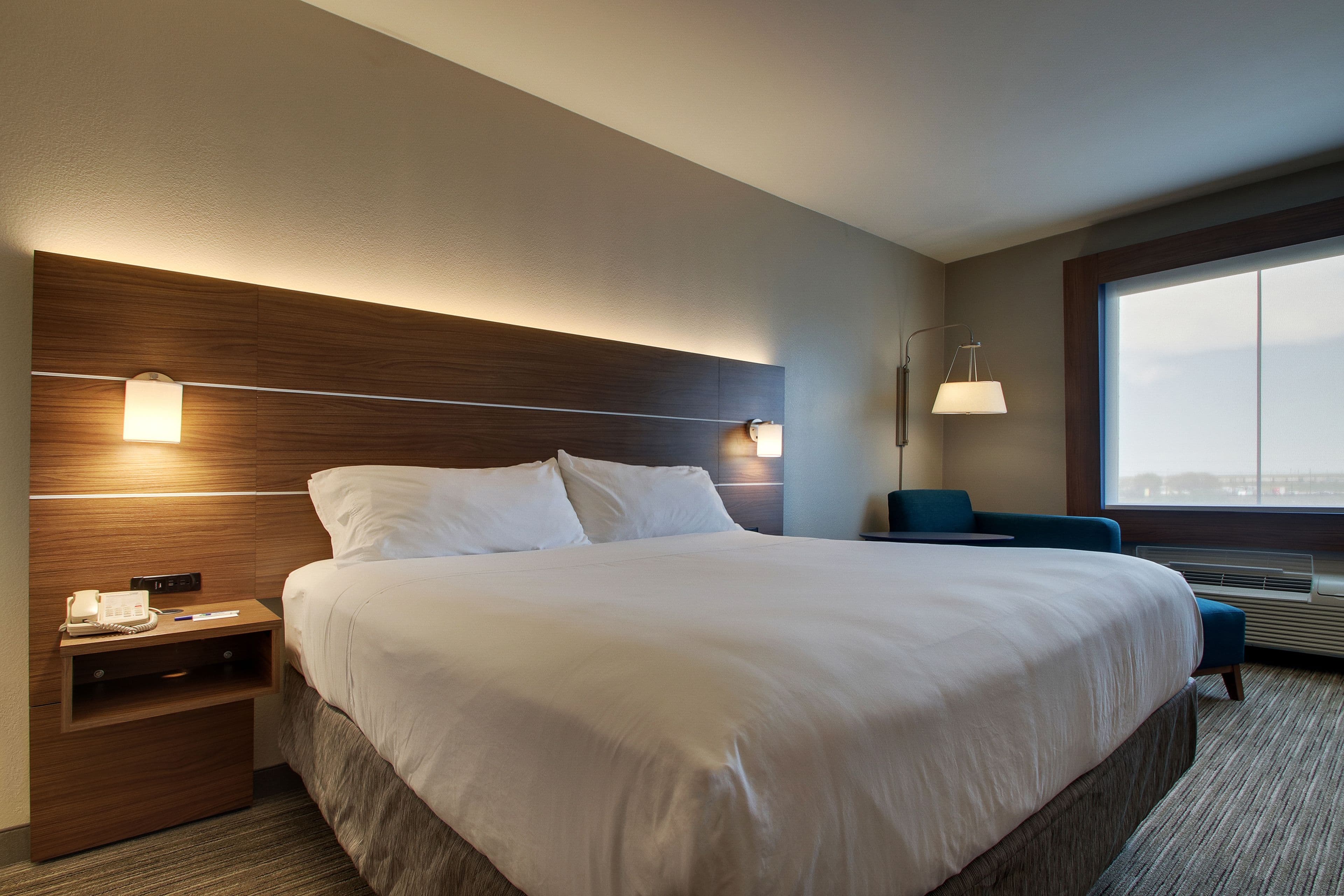 Holiday Inn Express & Suites Vernon College Area (HWY 287) — 14