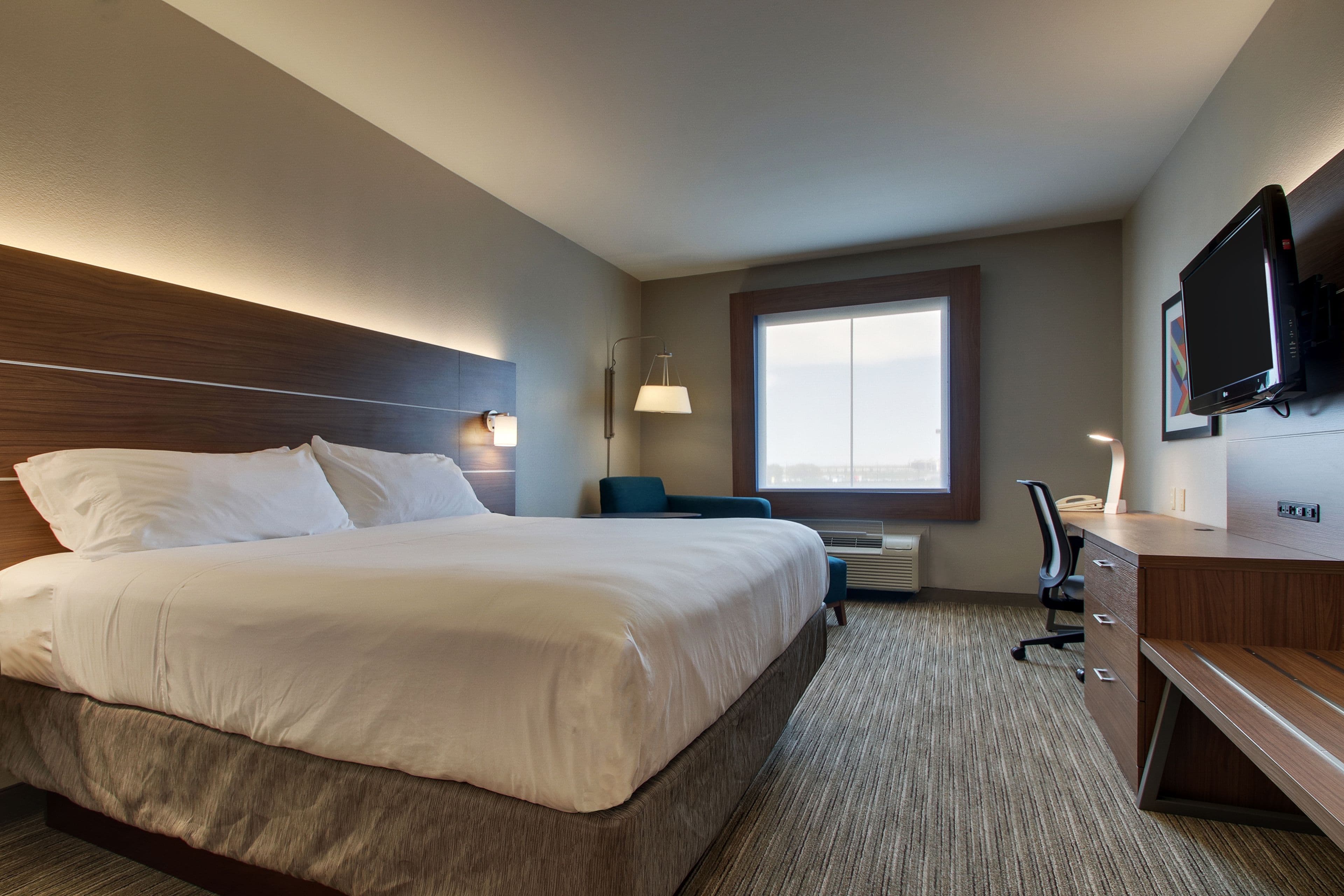 Holiday Inn Express & Suites Vernon College Area (HWY 287) — 7