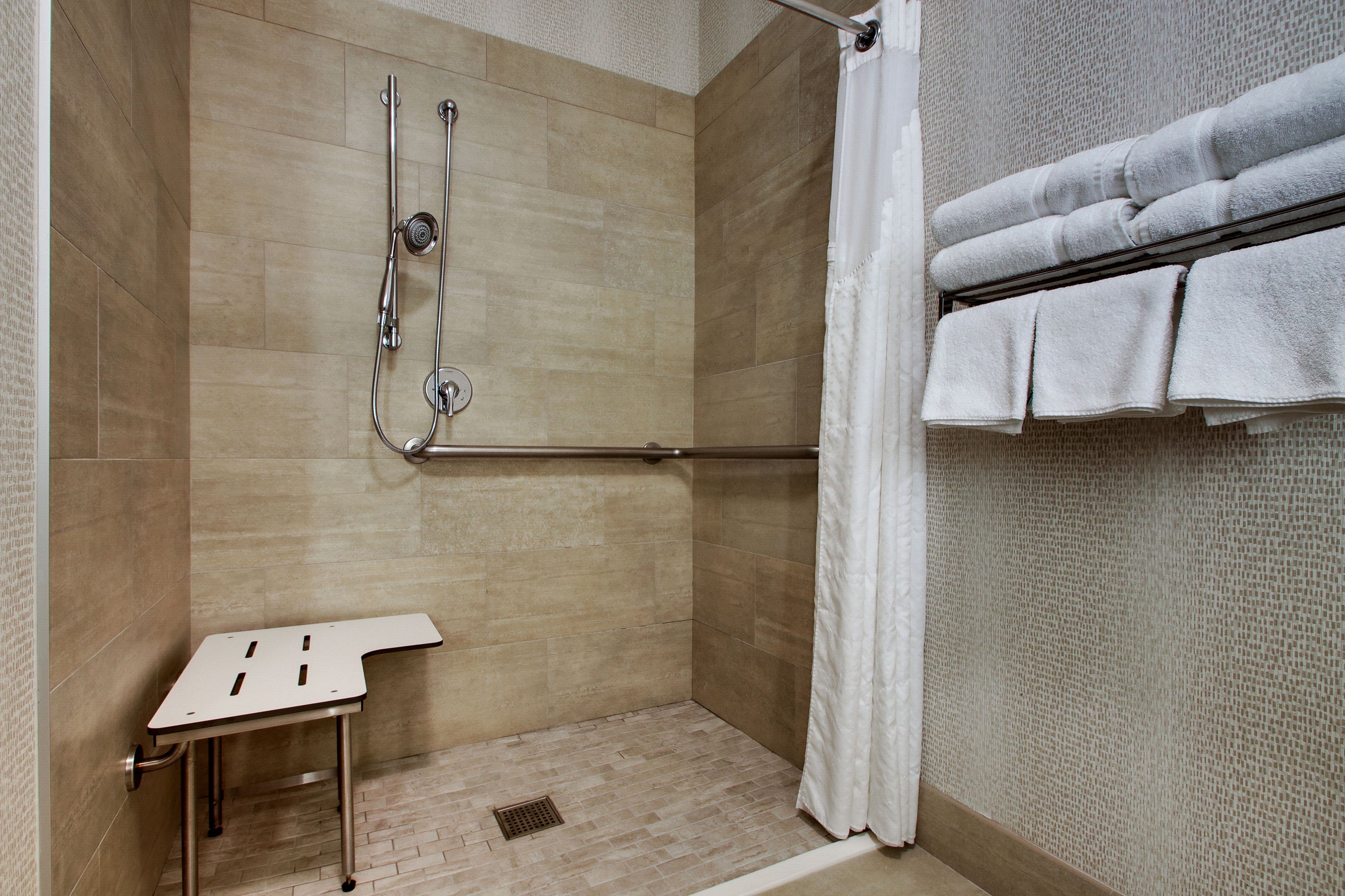 Holiday Inn Express & Suites Vernon College Area (HWY 287) — 9