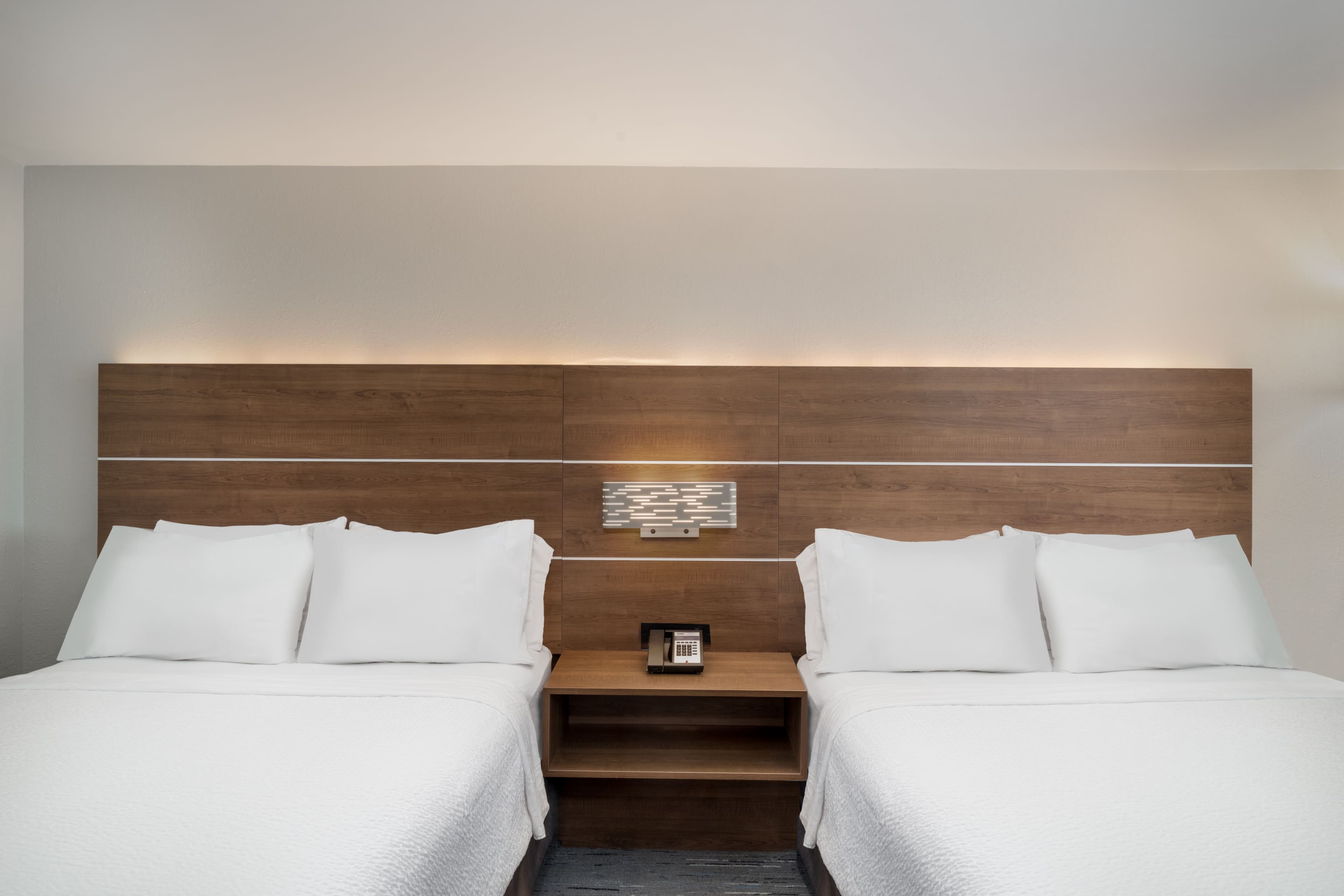 Holiday Inn Express & Suites Lexington W - Versailles — 2